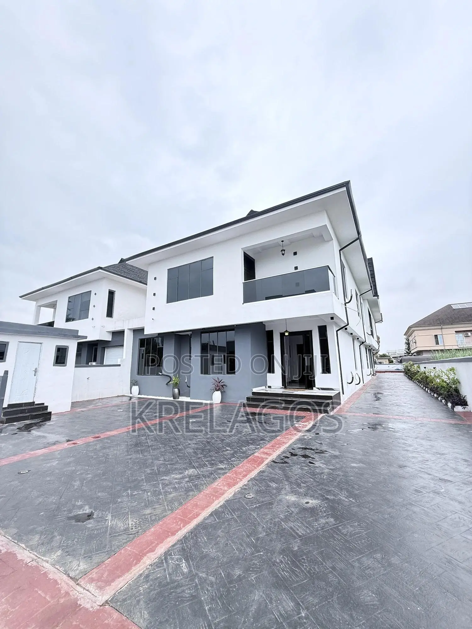6bdrm Duplex in Royal Gardens, Off Lekki-Epe Expressway for sale