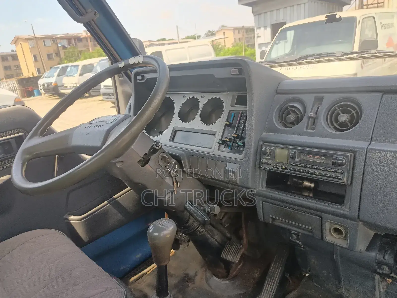Direct Japan Toyota Dyna 300 (Blue)