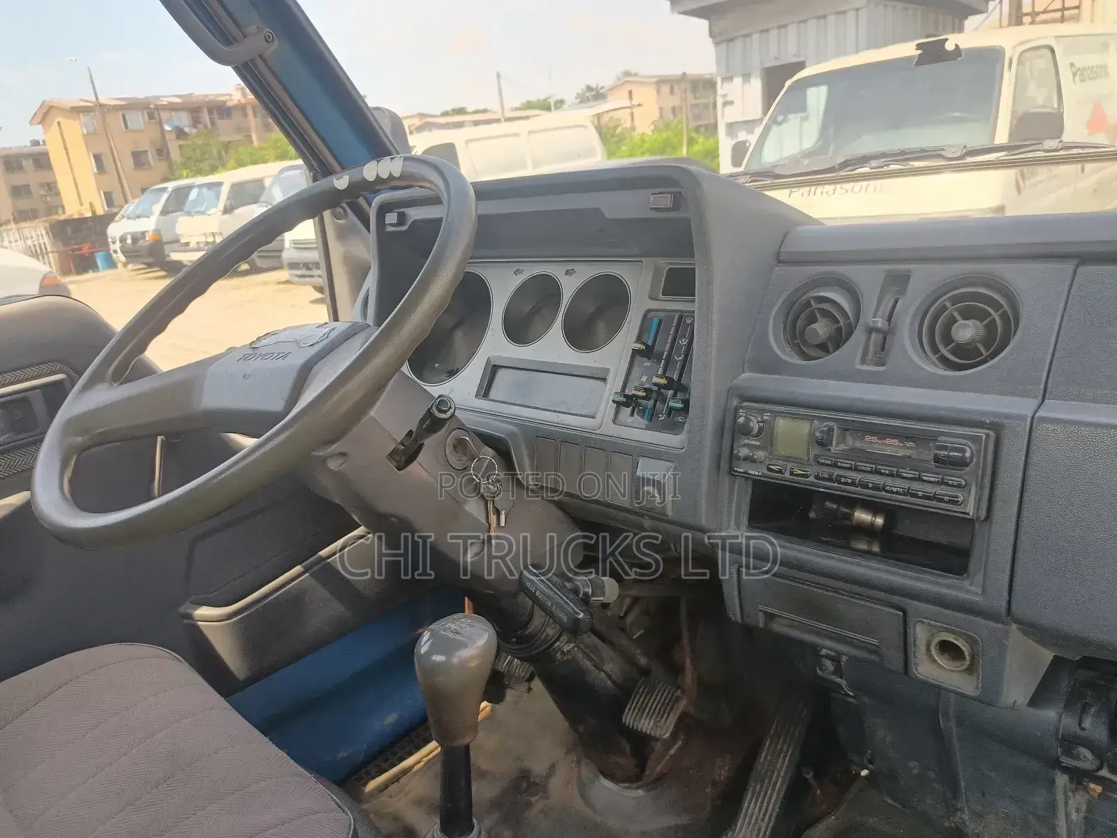 Direct Japan Toyota Dyna 300 (Blue)