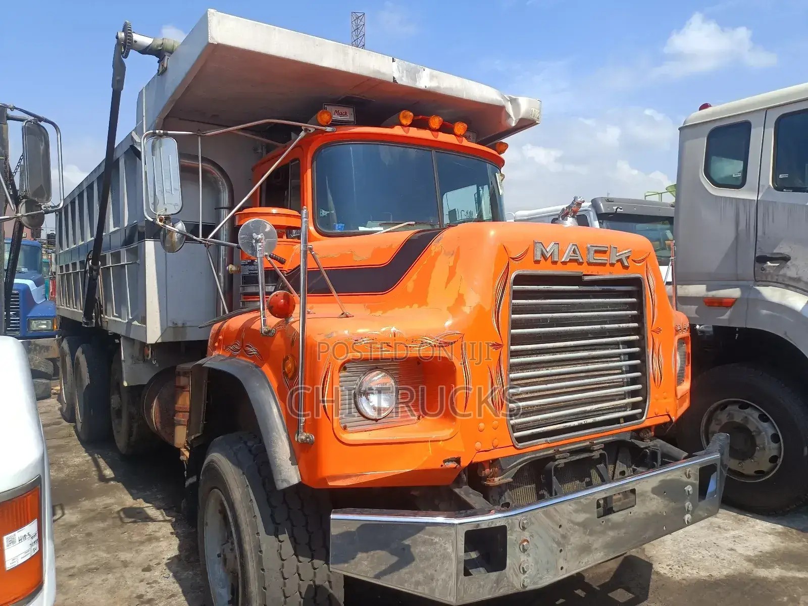 Mack Tipper Truck (10tires) Rd Model