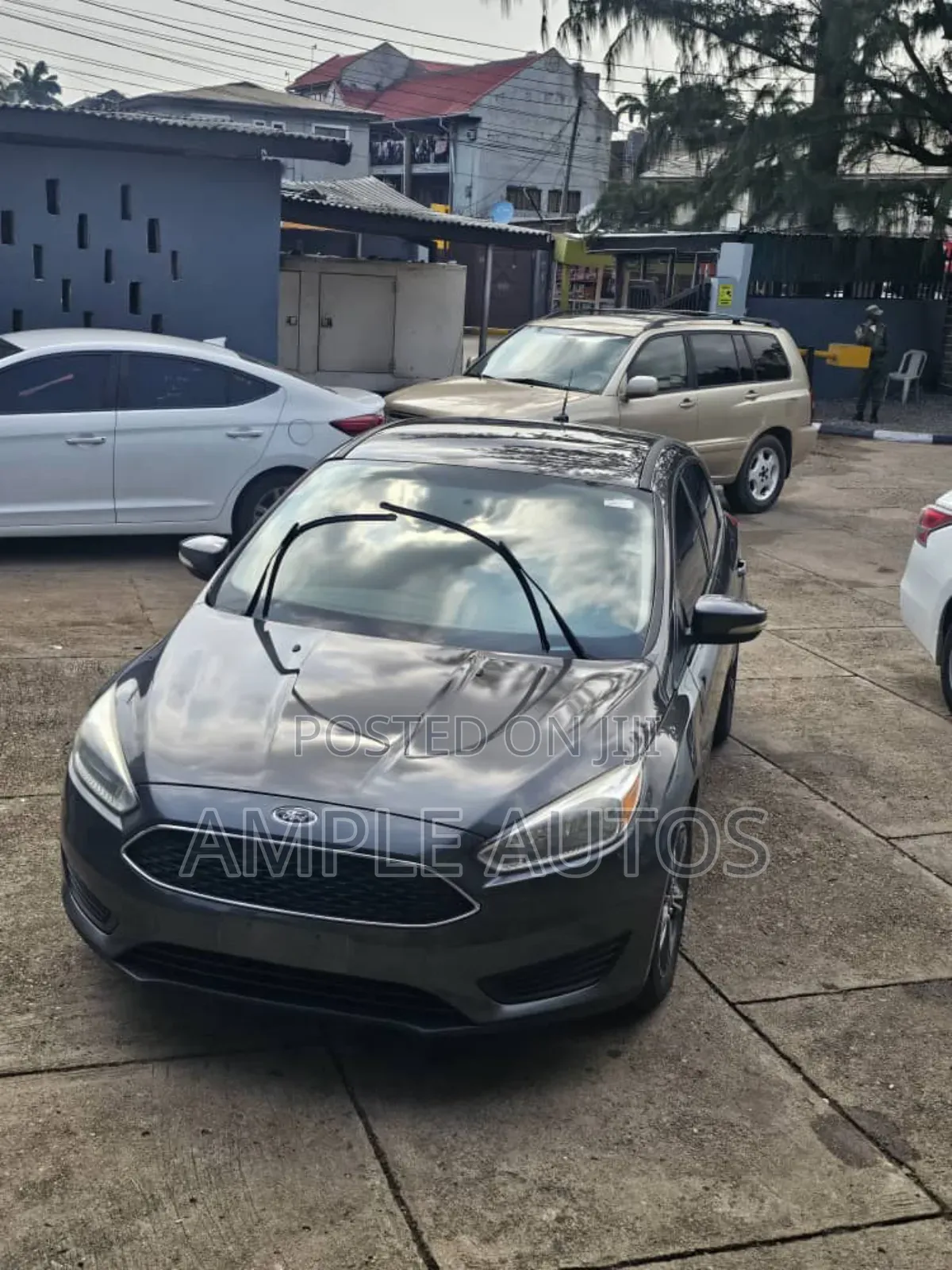 Ford Focus SE 4dr Hatchback (2.0L 4cyl 5M) 2015 Gray
