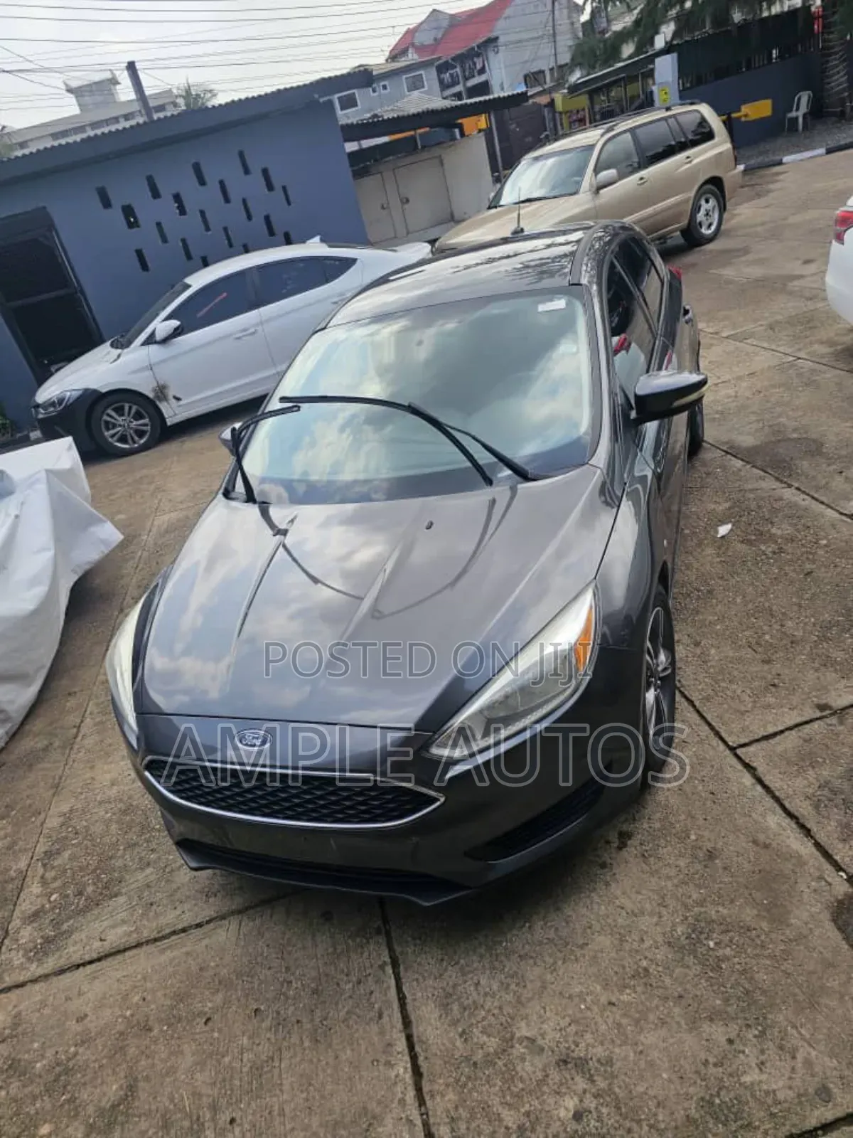 Ford Focus SE 4dr Hatchback (2.0L 4cyl 5M) 2015 Gray