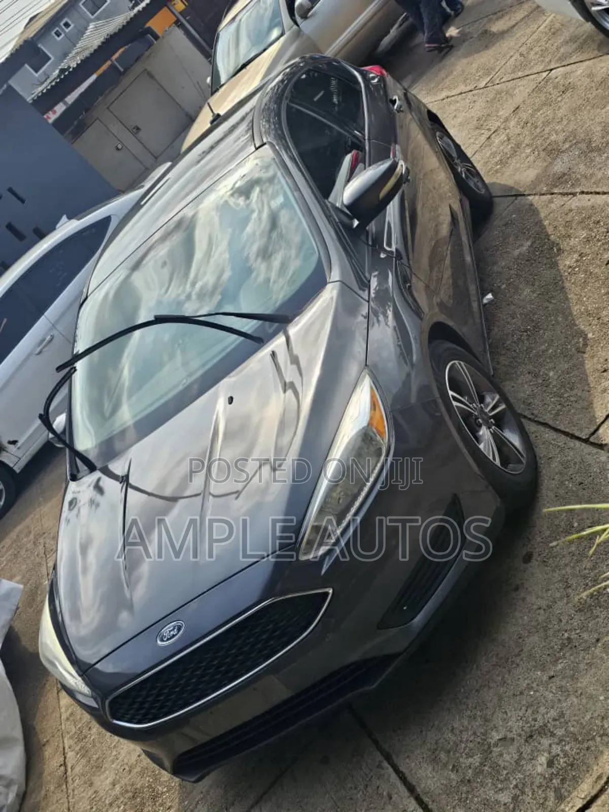 Ford Focus SE 4dr Hatchback (2.0L 4cyl 5M) 2015 Gray