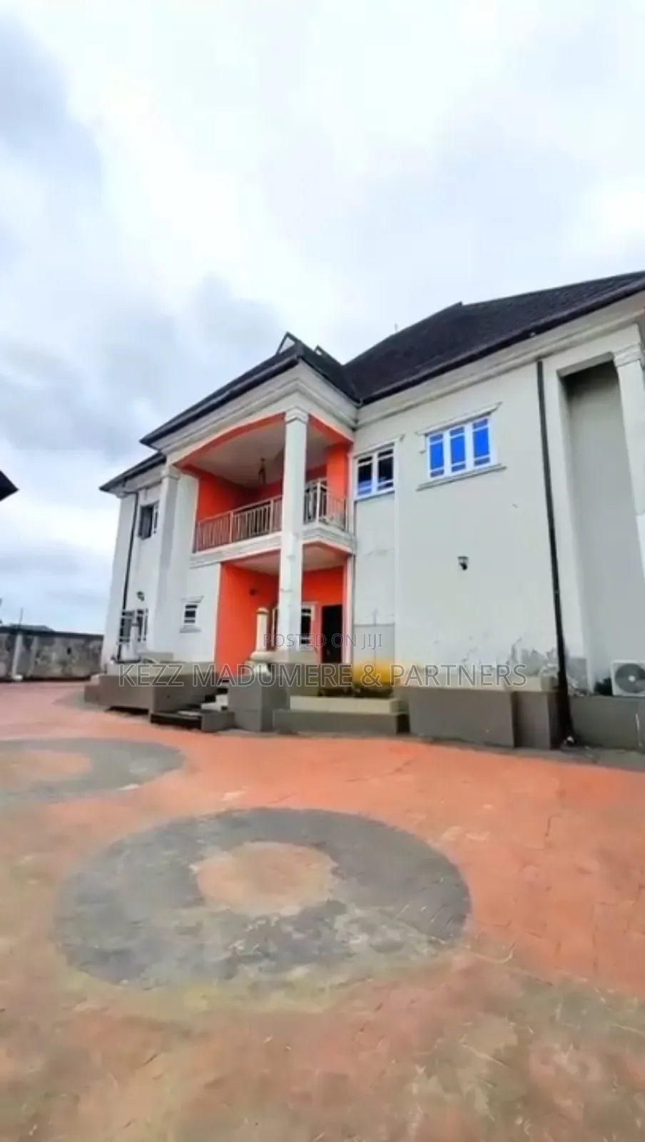 6bdrm Duplex in Gated Estate for sale