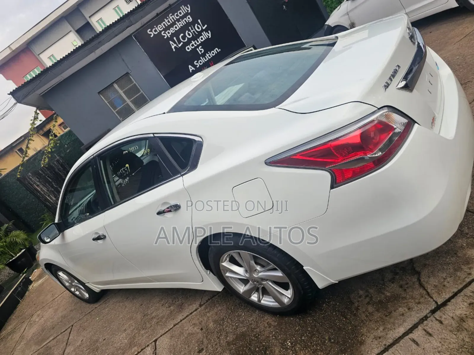 Nissan Altima 2.5 SV 4dr Sedan (2.5L 4cyl CVT) 2014 White