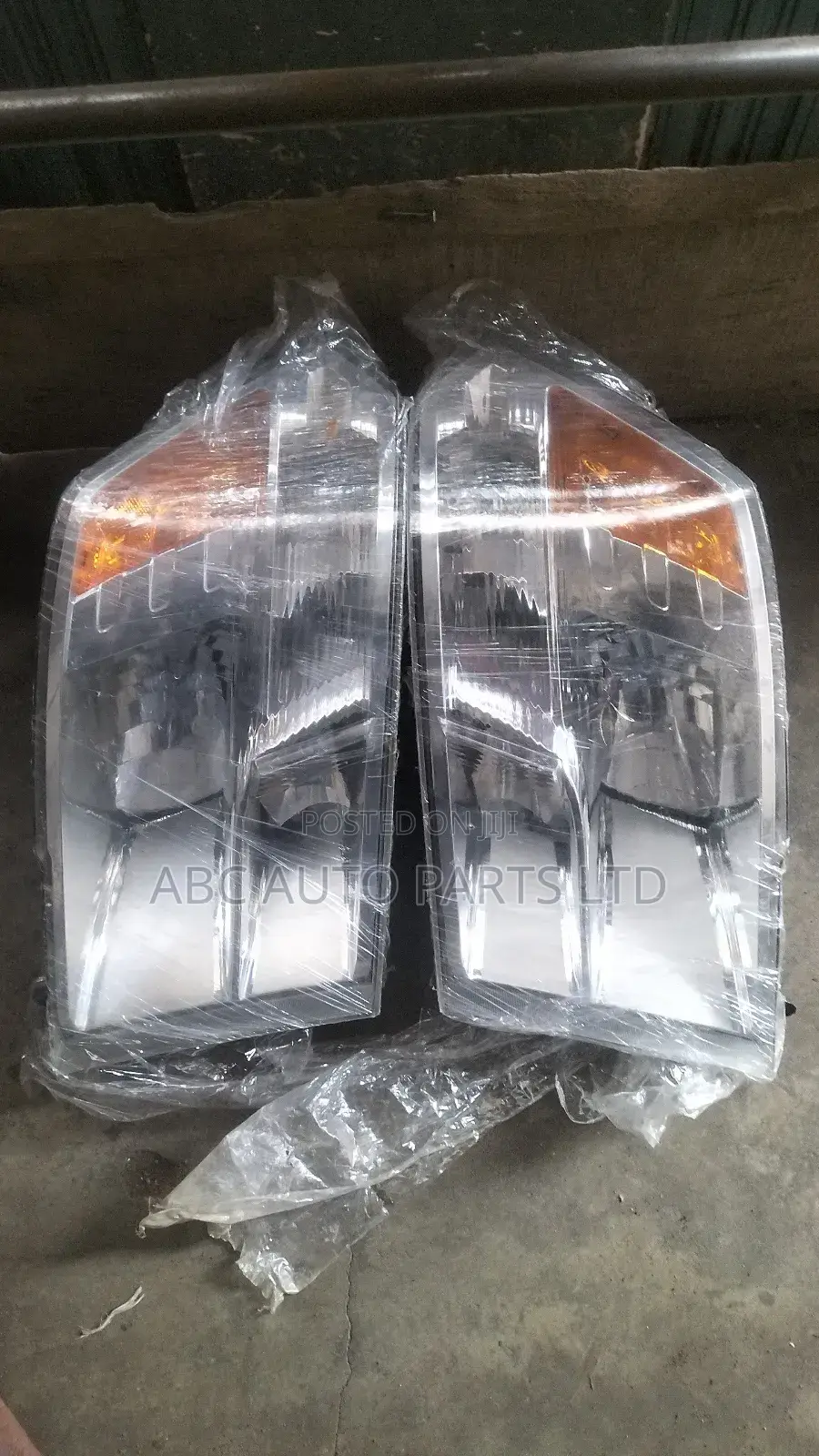 Headlight Dodge Ram 2013
