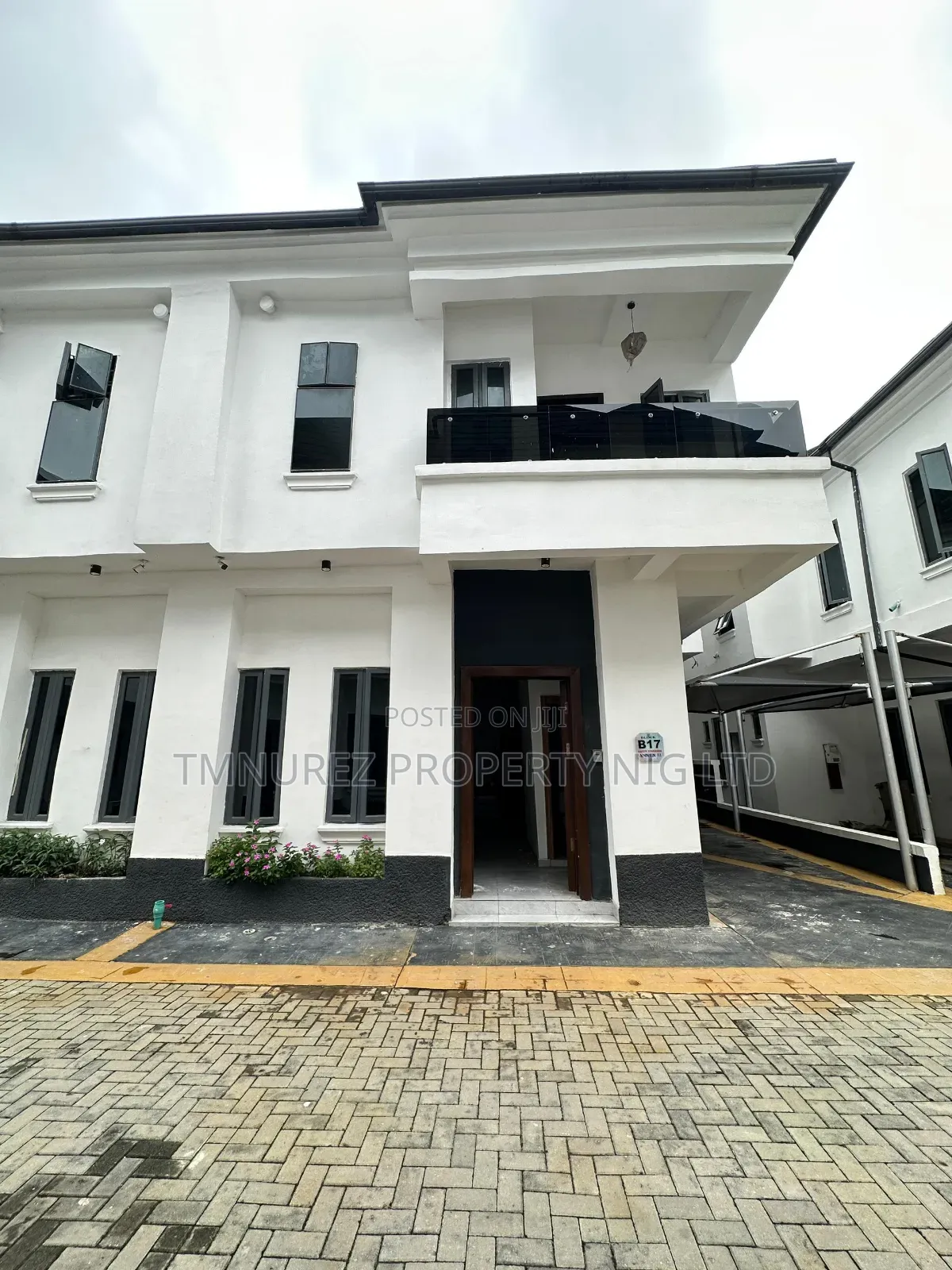 4bdrm Duplex in Orchild Estate, Chevron for sale