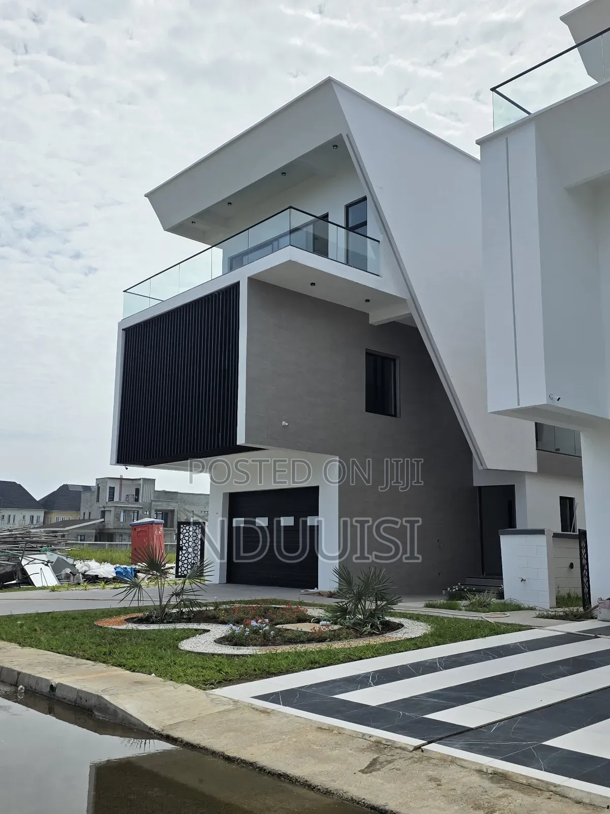 5bdrm Duplex in Mayrose Park Estate for sale