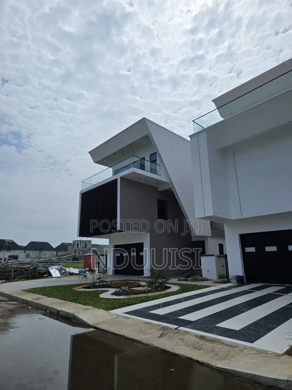 5bdrm Duplex in Mayrose Park Estate for sale