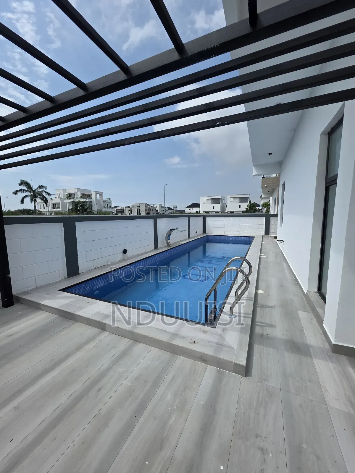 5bdrm Duplex in Mayrose Park Estate for sale