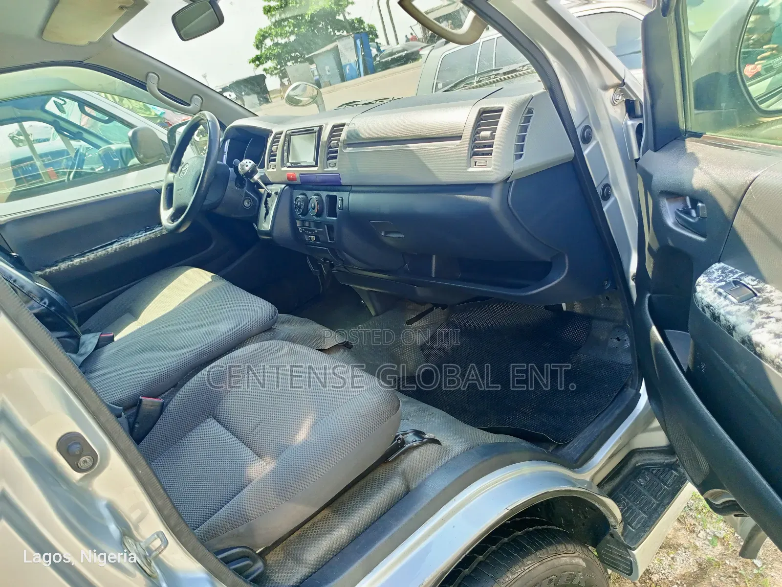Toyota HiAce 2011 Silver