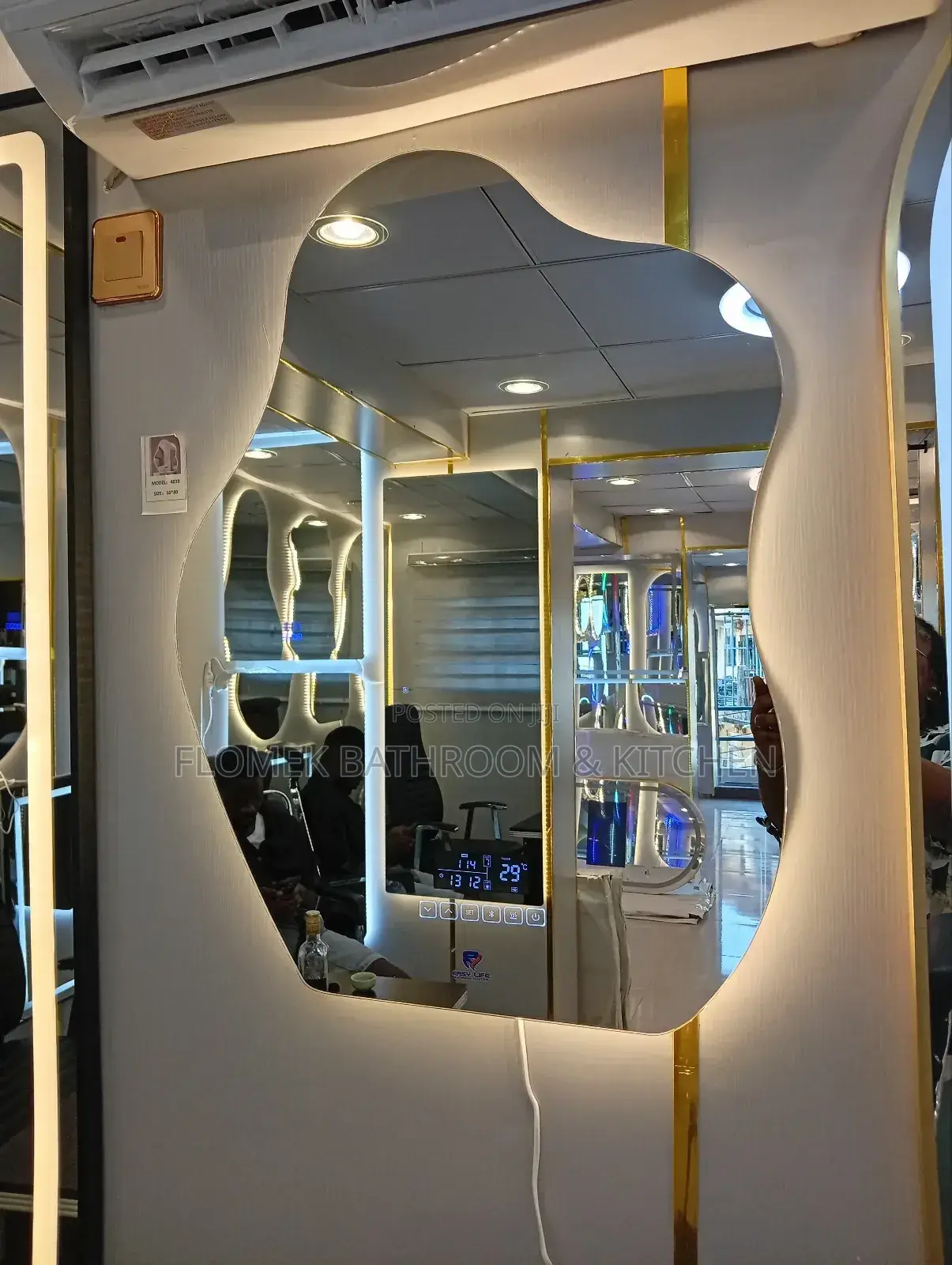Anti Fog Led Mirror With Bluetooth & 3 Coloured Light.