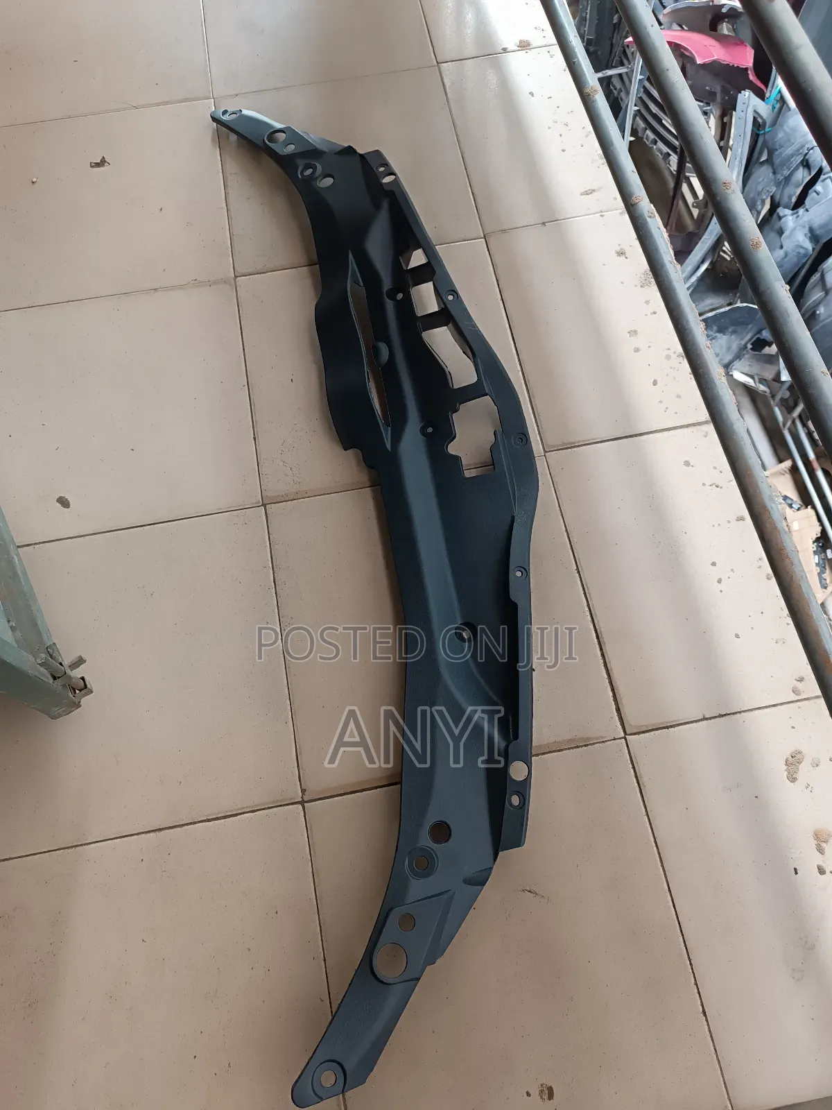 Venza Radiator Plastic