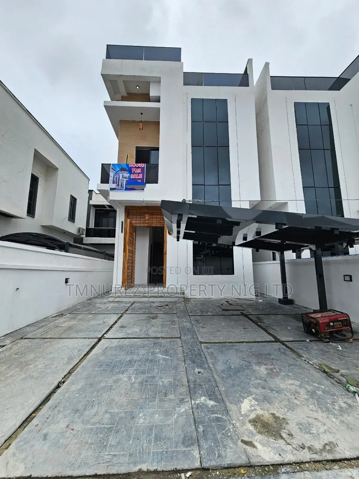 5bdrm Duplex in Orchild Estate, Chevron for sale