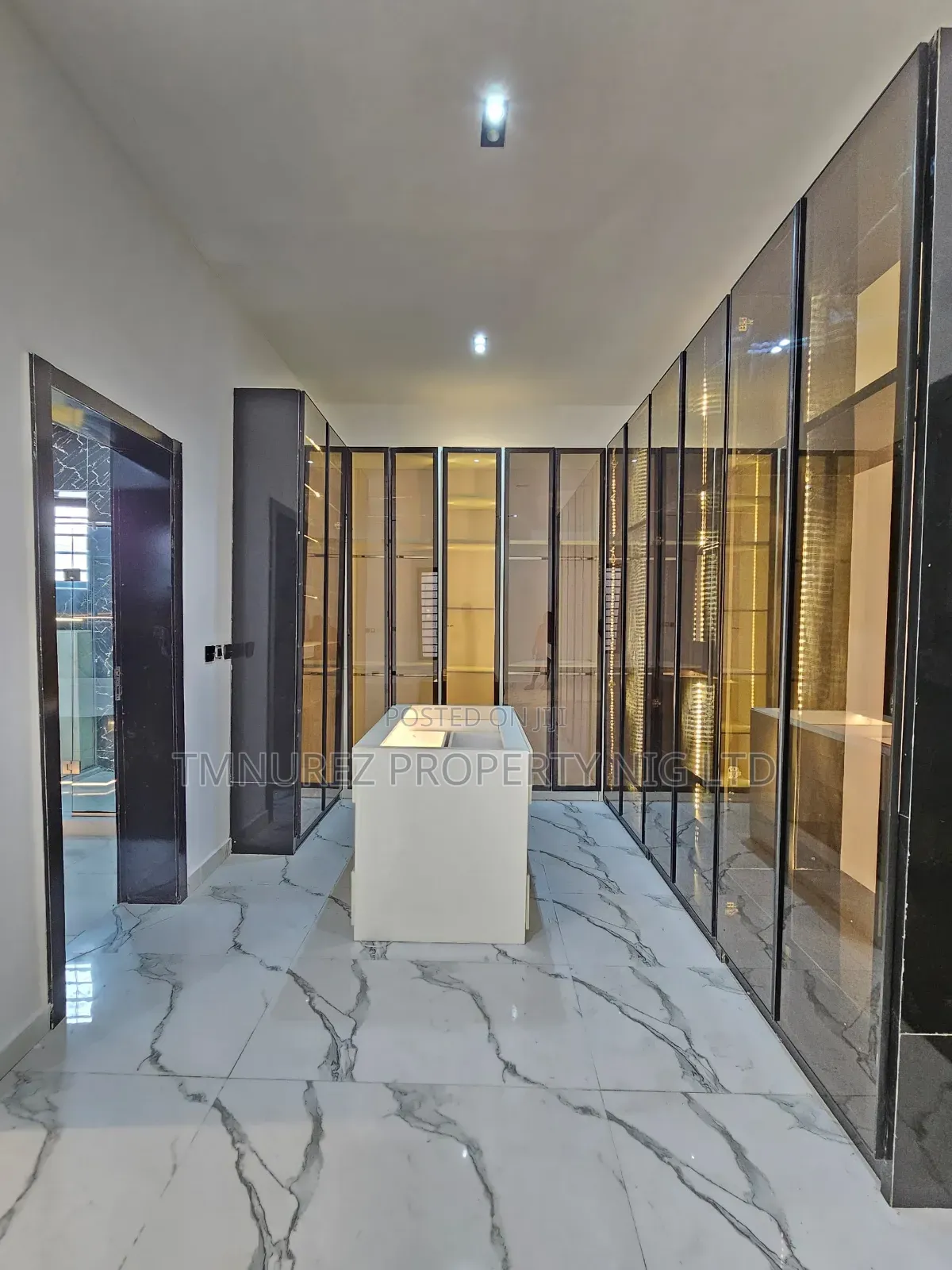 5bdrm Duplex in Orchild Estate, Chevron for sale