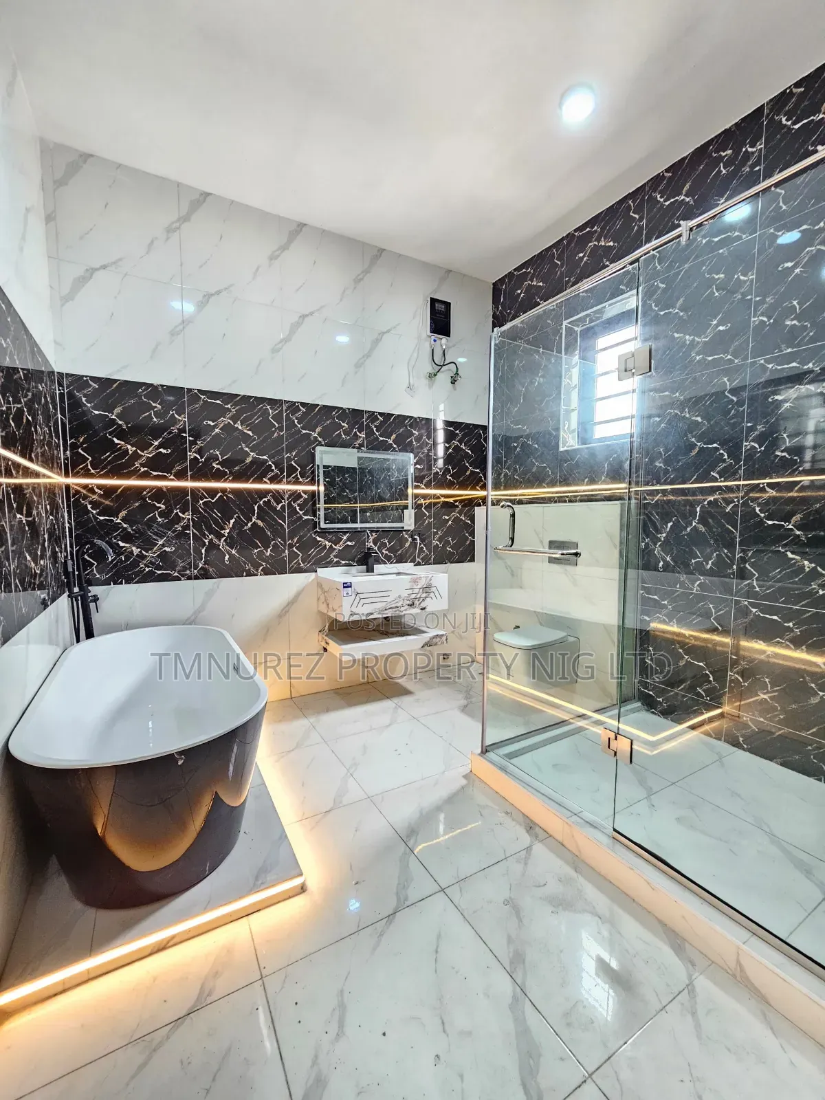 5bdrm Duplex in Orchild Estate, Chevron for sale