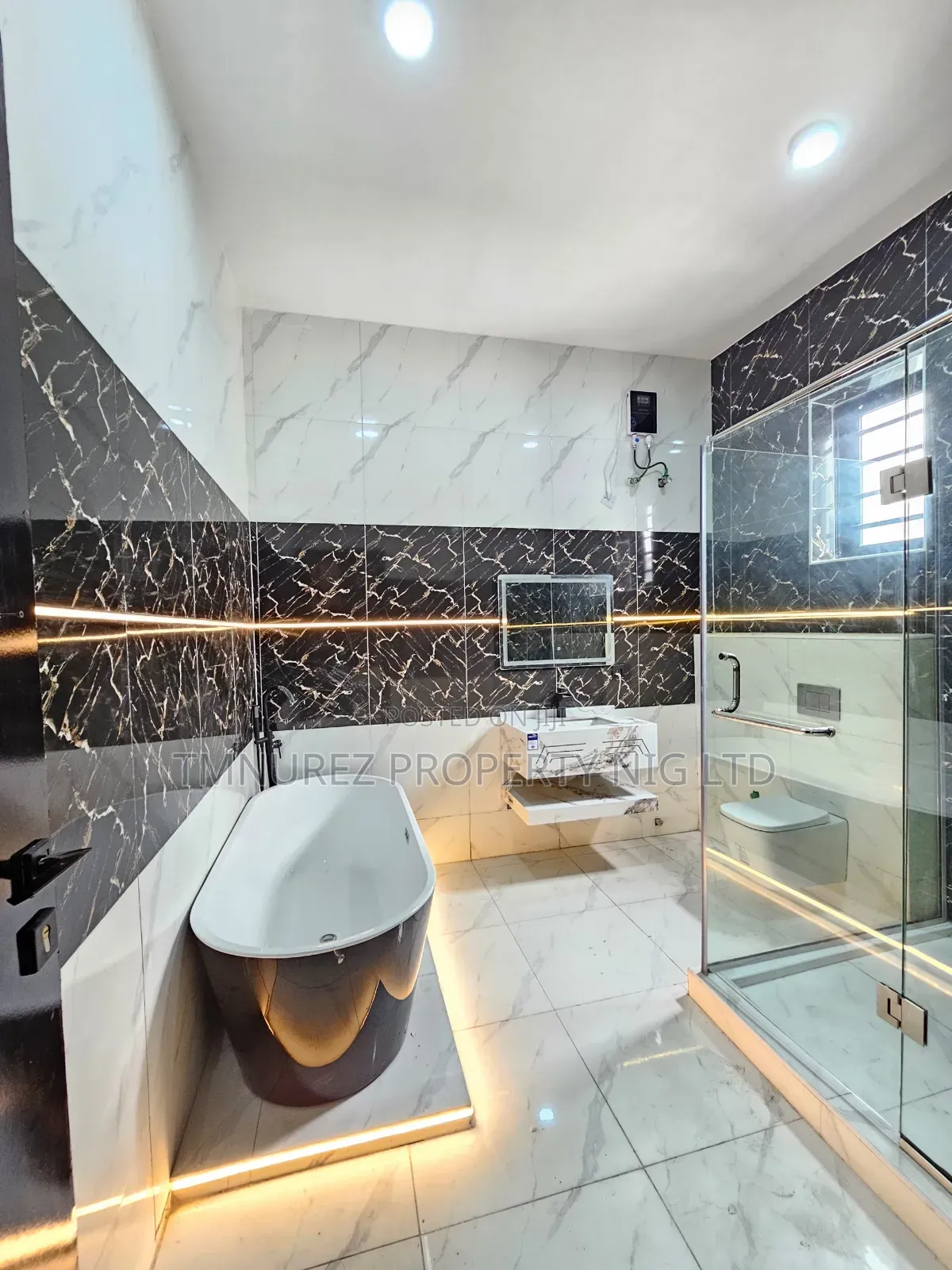 5bdrm Duplex in Orchild Estate, Chevron for sale