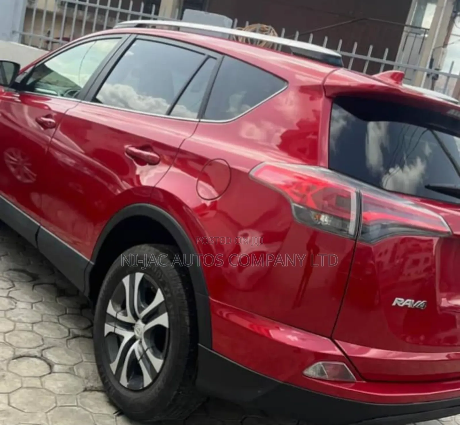 Toyota RAV4 LE Front-wheel Drive (2.5L 4cyl 6A) 2016 Red