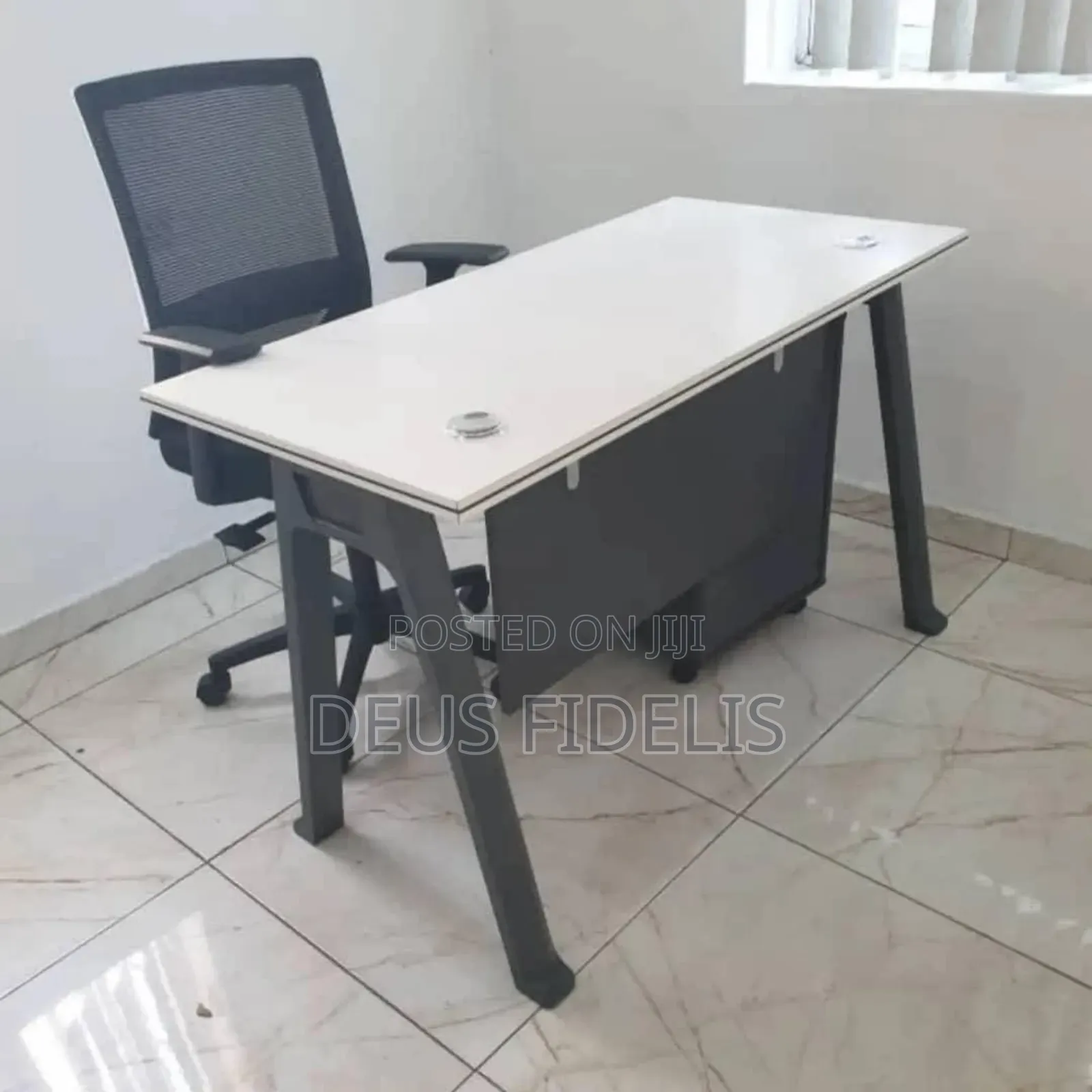 1.4 Meters Executive Office Table With Mobile Drawer