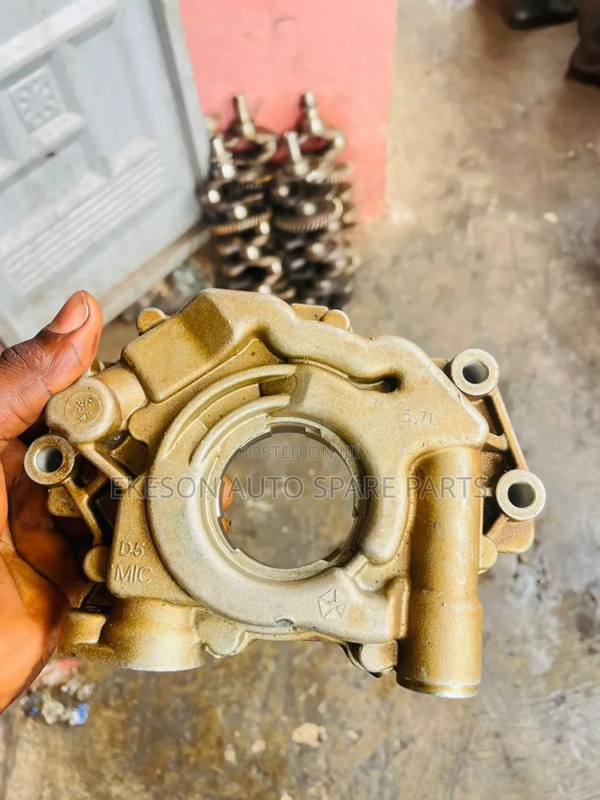 Direct Tokunbo Crankshaft and Oil Pump for Hemi 5.7,Dodge Ram,300c V8