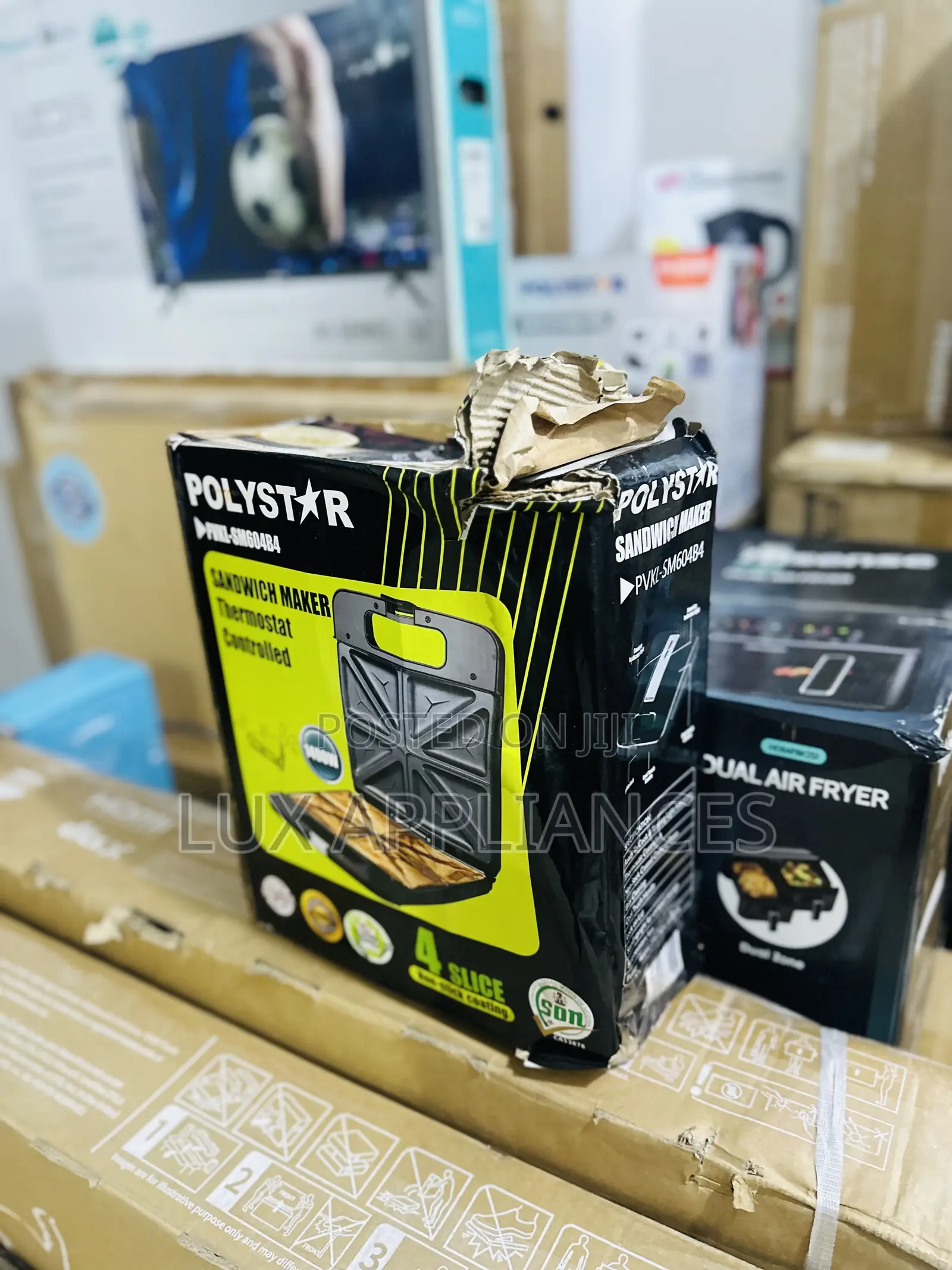 The Polystar 4-Slice Toaster Brings Comfort, Speed, and Style Home