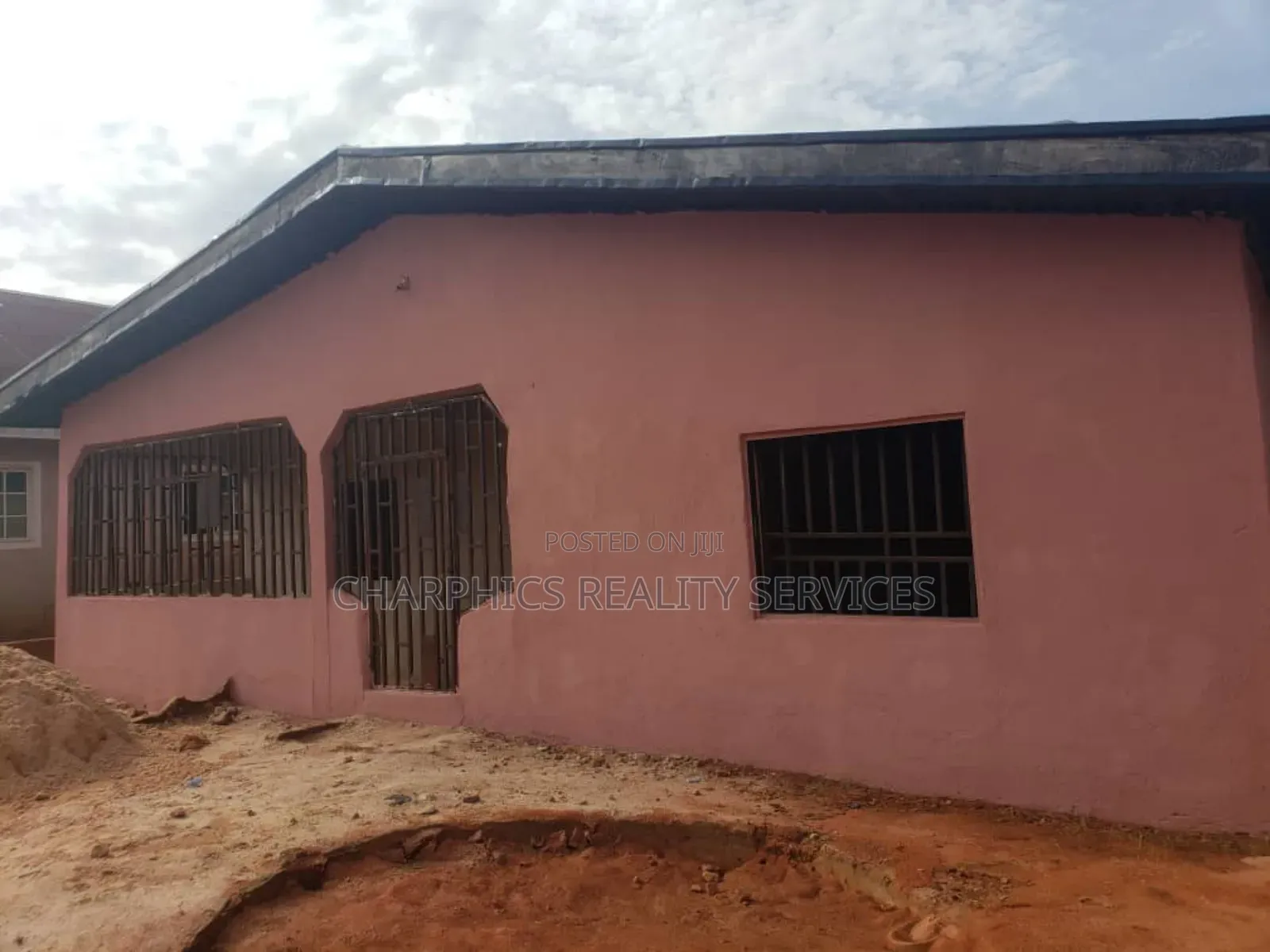 12bdrm Room & Parlour in Benin City for sale