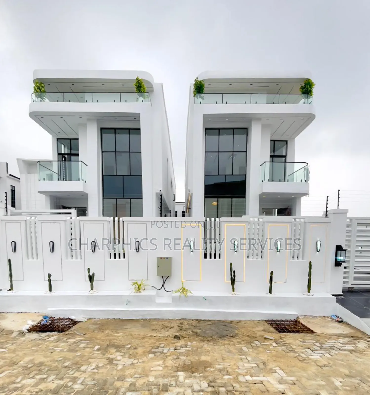 5bdrm Duplex in Lekki Phase 2 for sale