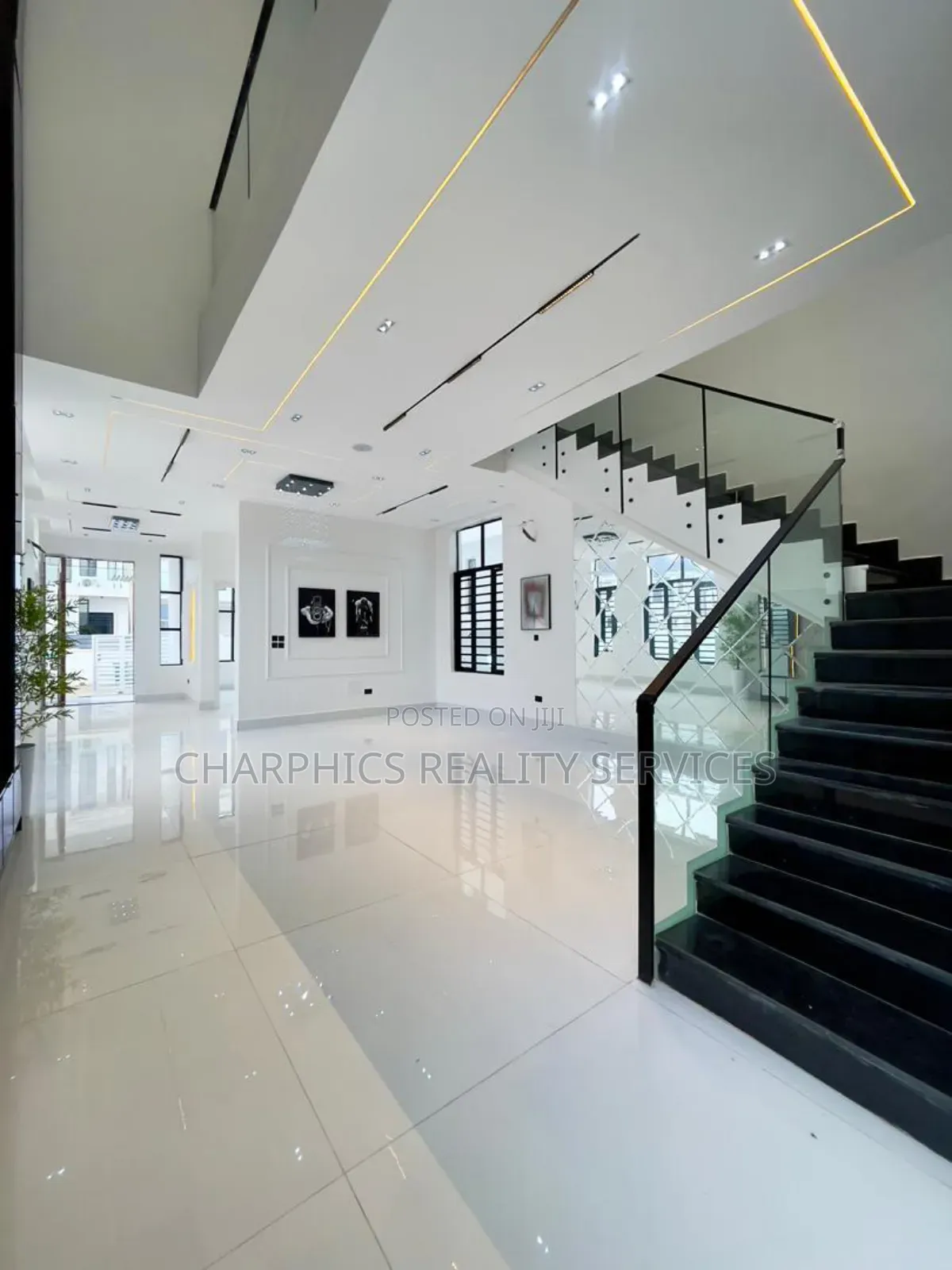 5bdrm Duplex in Lekki Phase 2 for sale