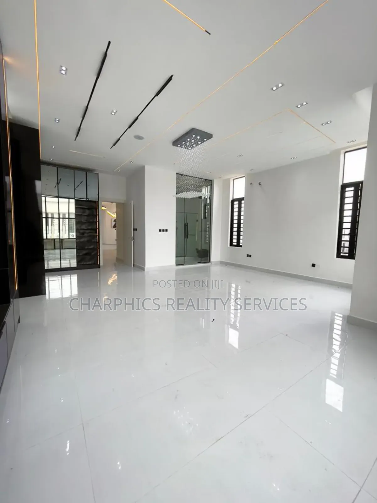 5bdrm Duplex in Lekki Phase 2 for sale