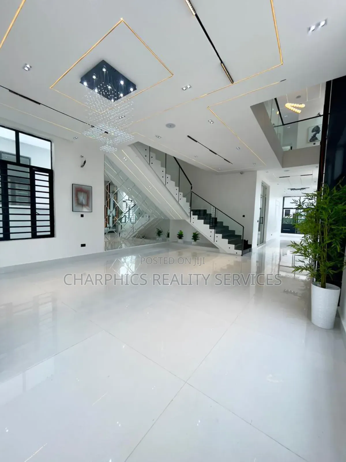 5bdrm Duplex in Lekki Phase 2 for sale