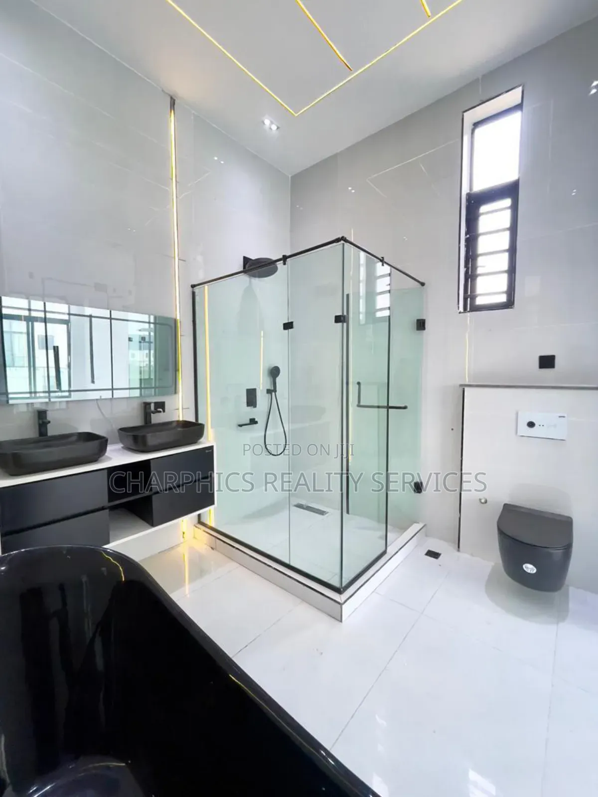 5bdrm Duplex in Lekki Phase 2 for sale