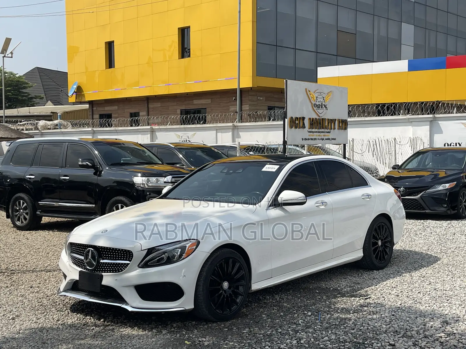 Mercedes-Benz C300 Luxury 4matic Sedan AWD (2.0L 4cyl 7A) 2017 White
