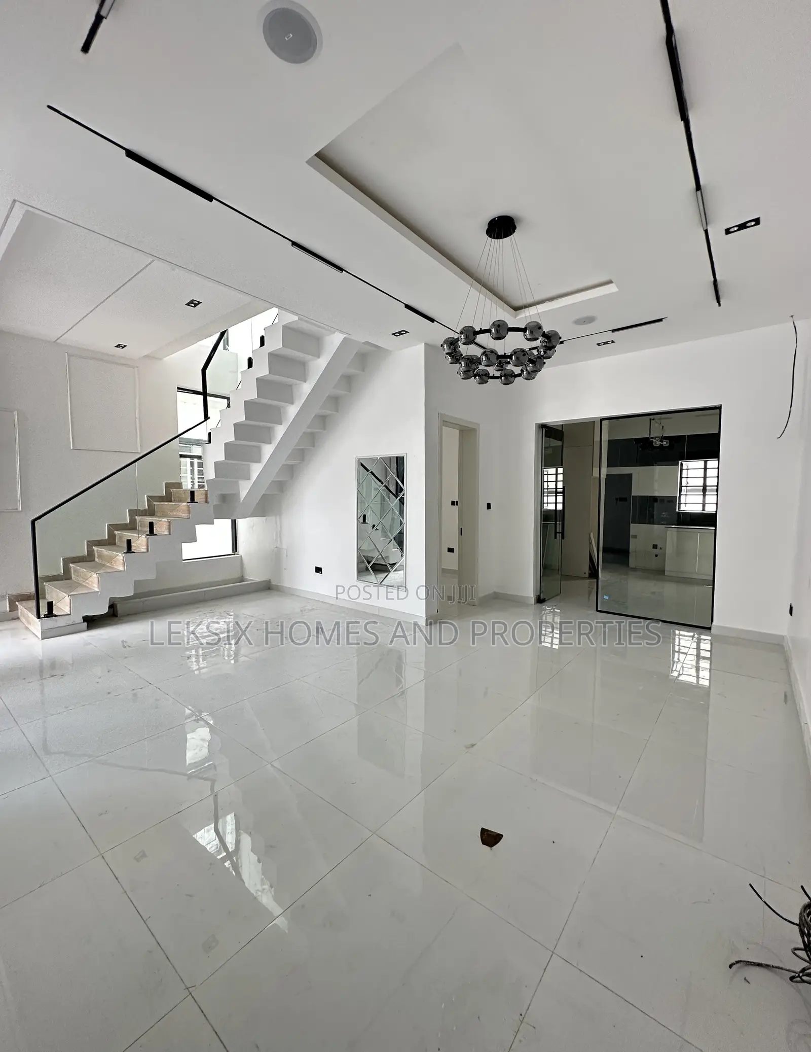 4bdrm Duplex in A Well Secured, Lekki Phase 2 for sale