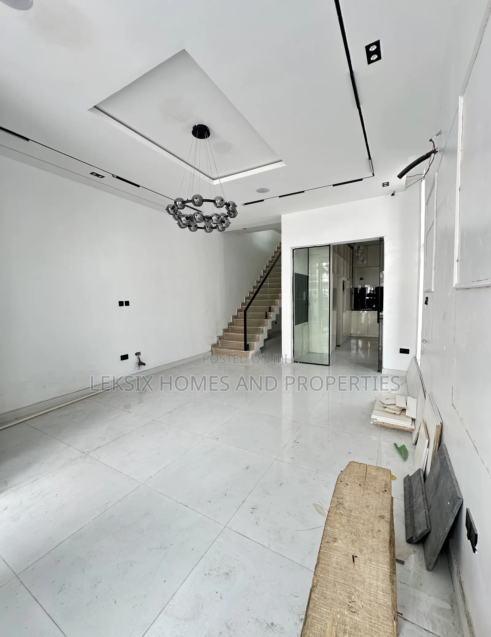 4bdrm Duplex in A Well Secured, Lekki Phase 2 for sale