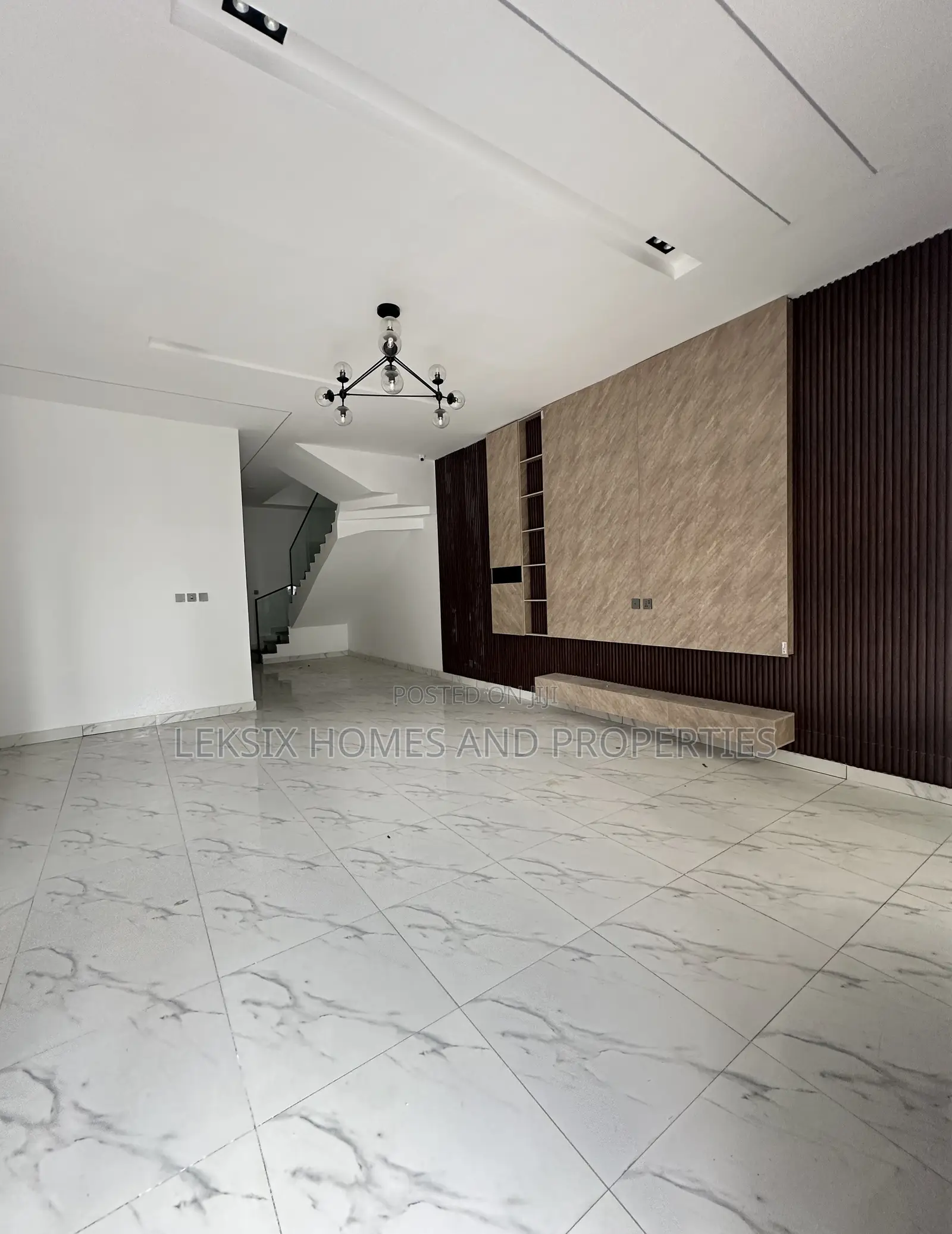 4bdrm Duplex in A Well Secured, Lekki Phase 2 for sale