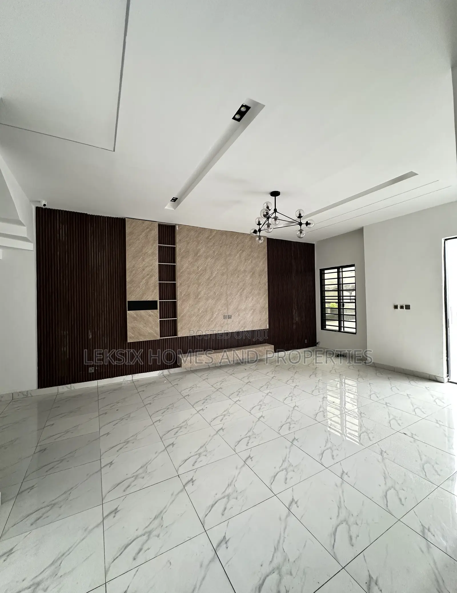 4bdrm Duplex in A Well Secured, Lekki Phase 2 for sale