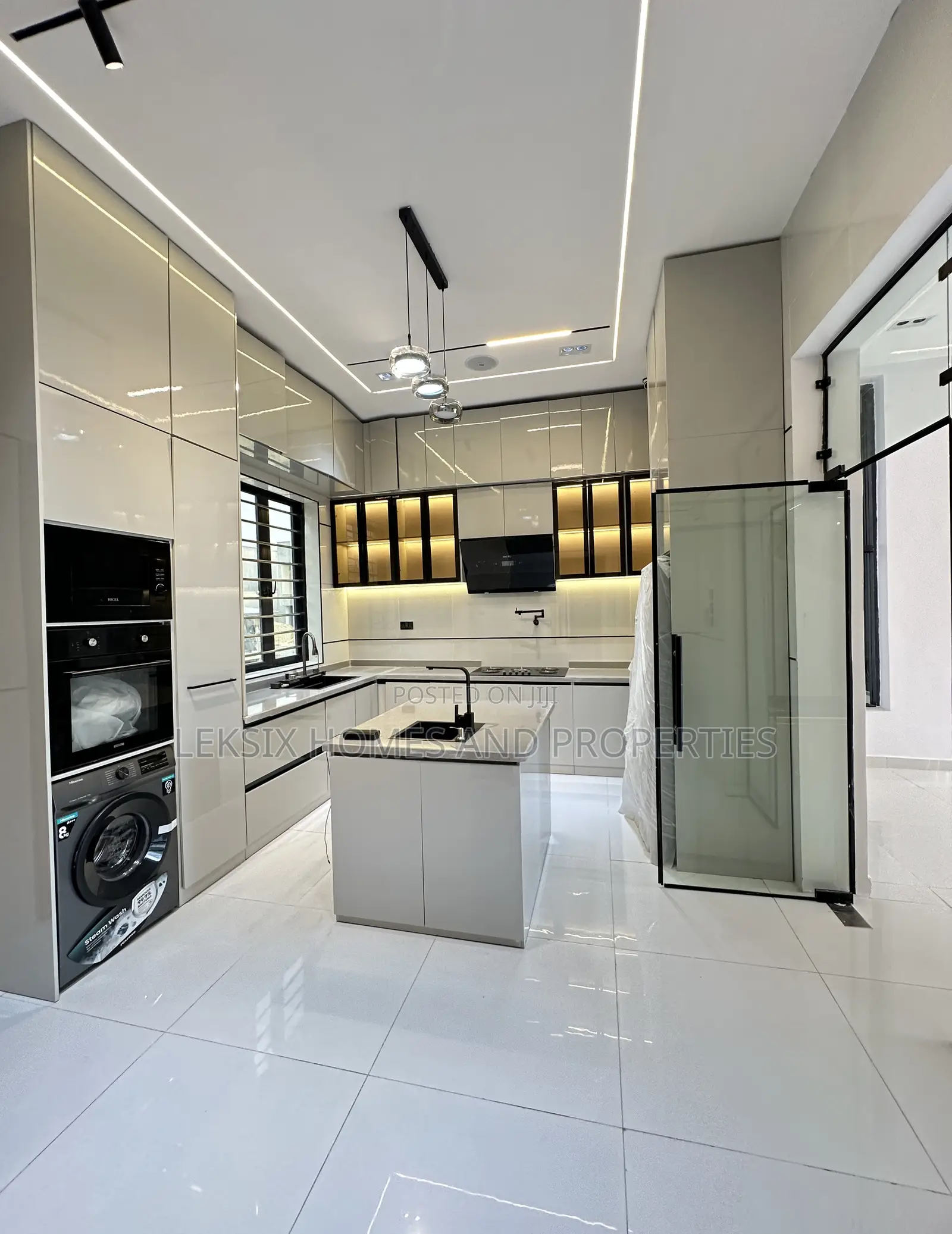 5bdrm Duplex in A Well Secured, Lekki Phase 2 for sale