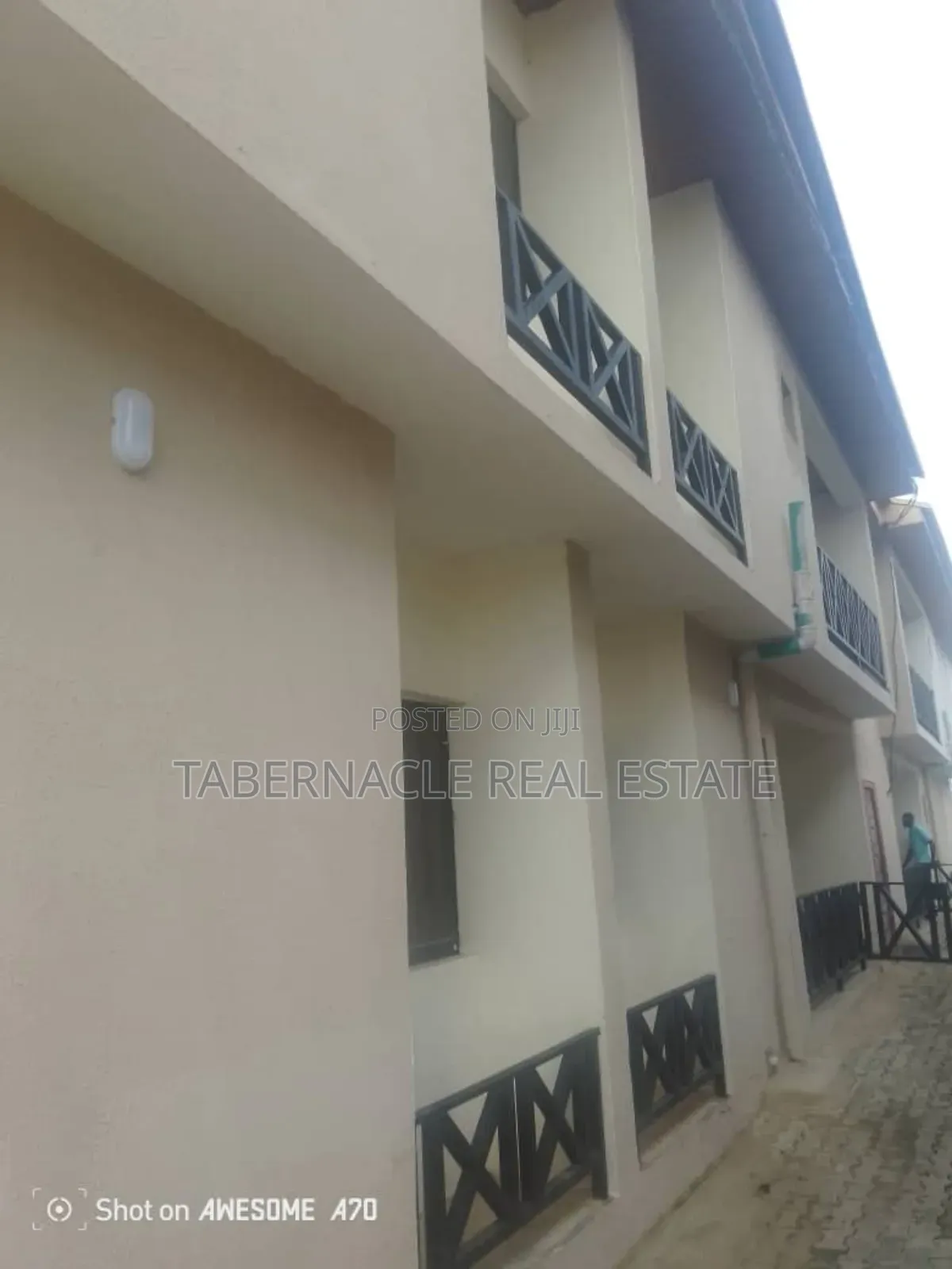 3bdrm Apartment in Alogba Estate,, Ebute for rent