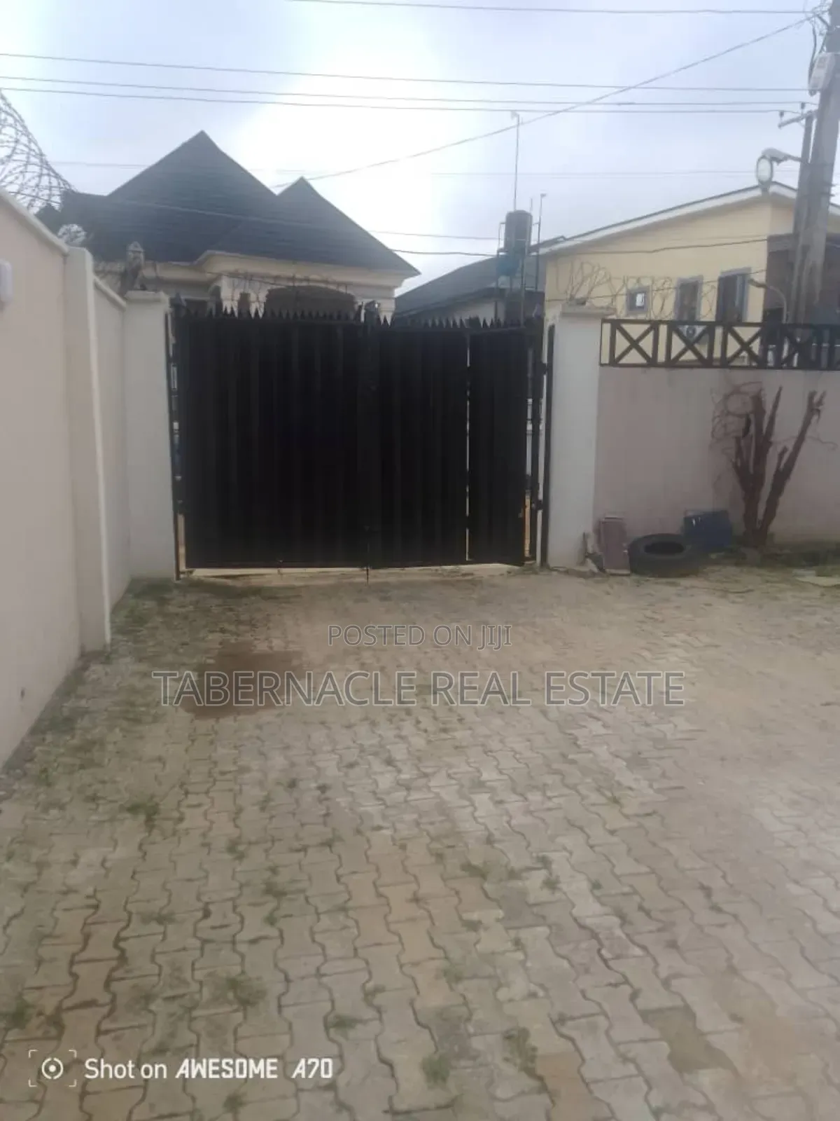 3bdrm Apartment in Alogba Estate,, Ebute for rent