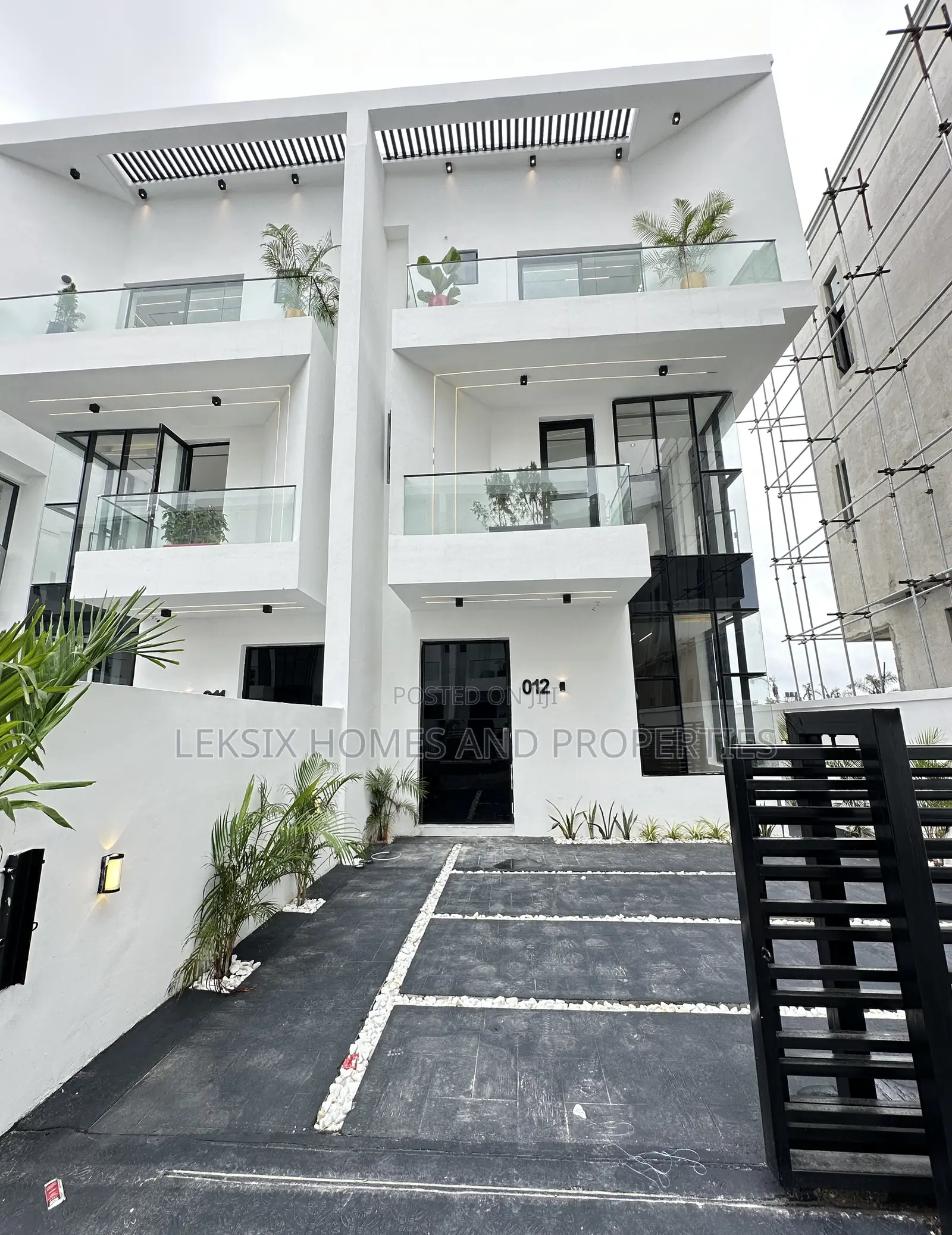 4bdrm Duplex in A Well Secured, Lekki Phase 2 for sale
