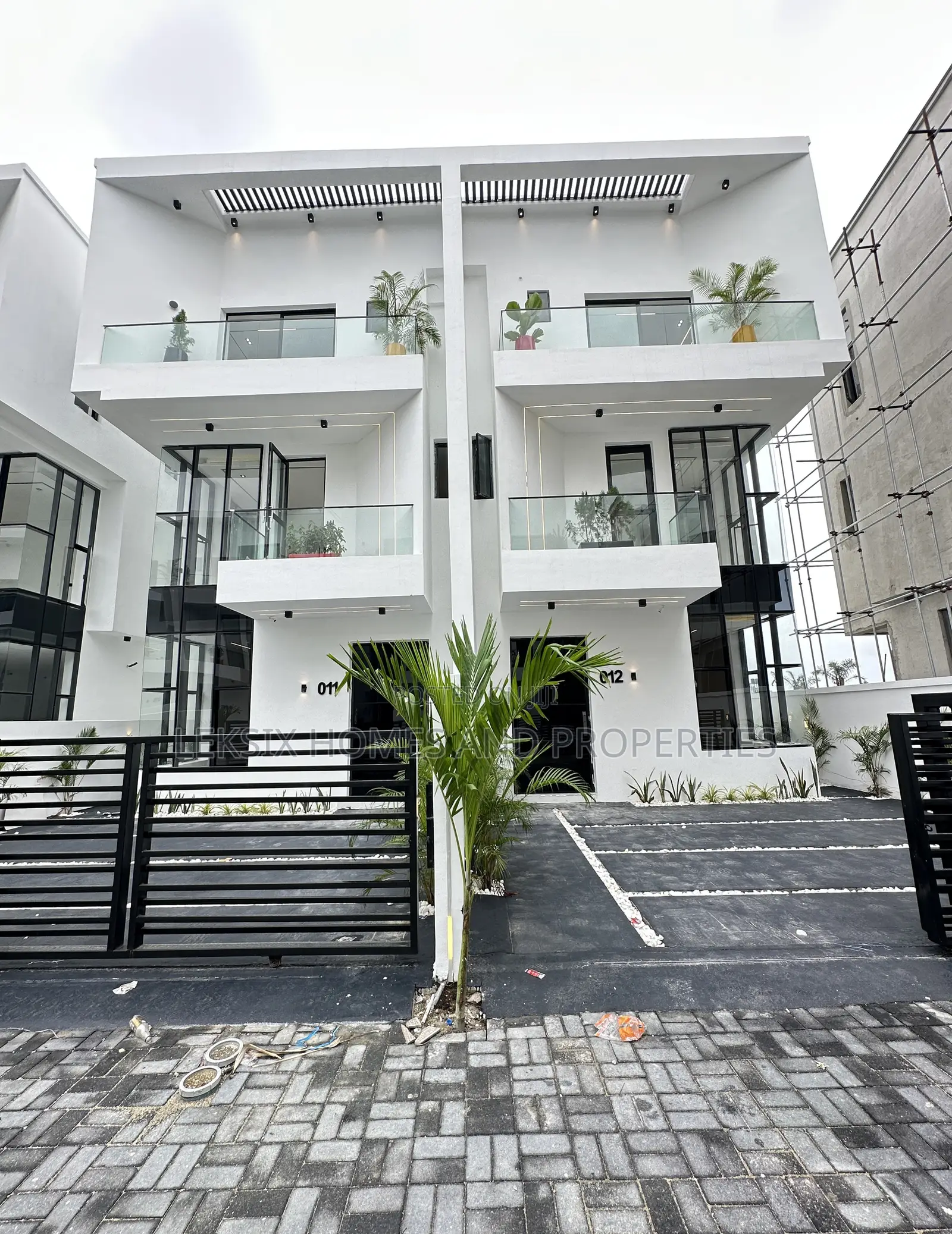 4bdrm Duplex in A Well Secured, Lekki Phase 2 for sale
