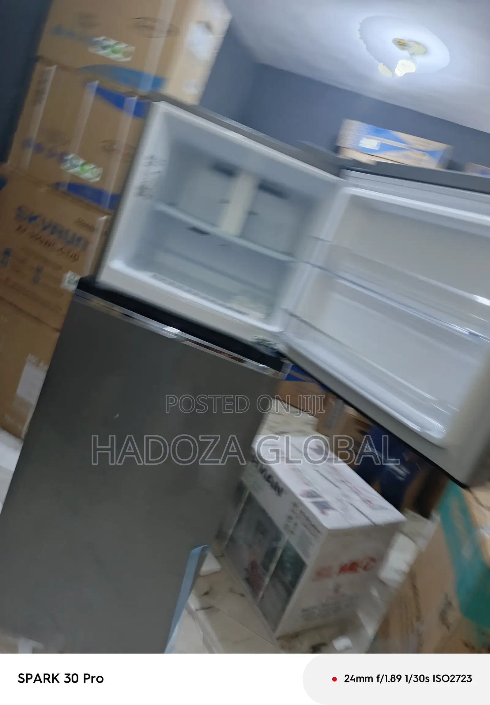 Lg 260l Freezer-on-top Refrigerator Design
