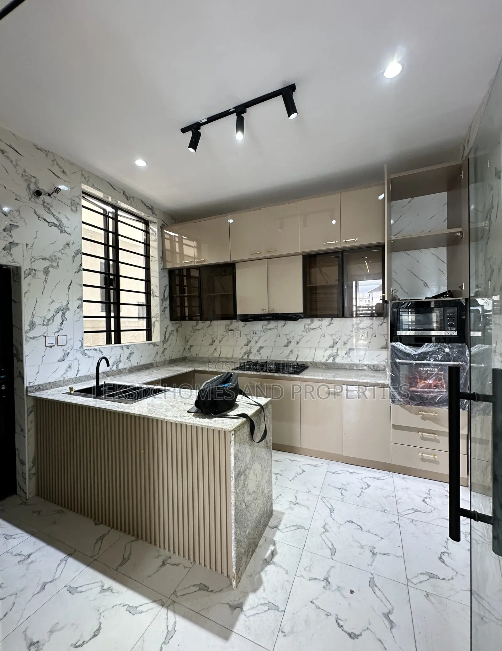 4bdrm Duplex in A Well Secured, Ikota for sale