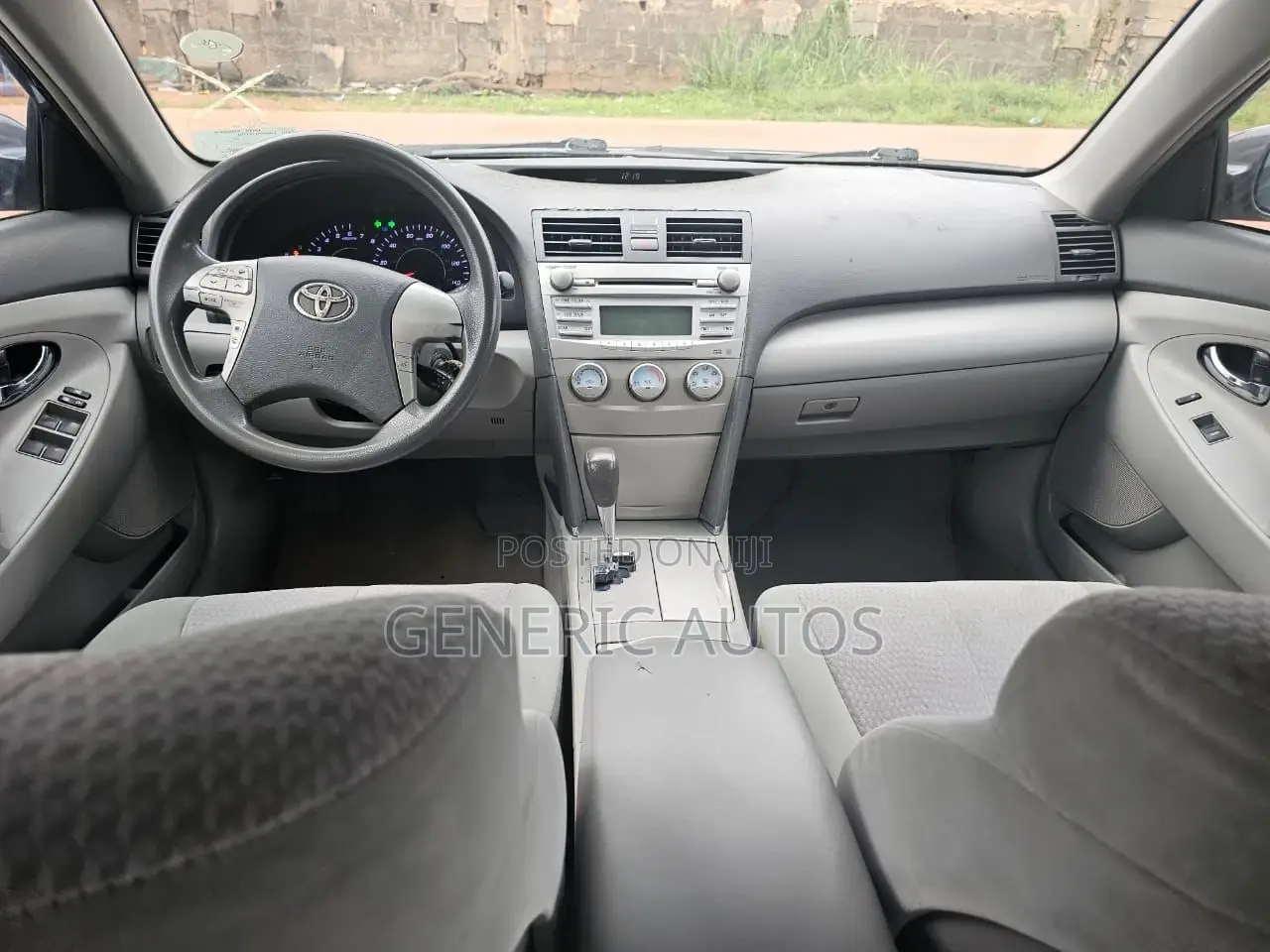 Toyota Camry LE 4dr Sedan (2.5L 4cyl 6AM) 2010 Gray