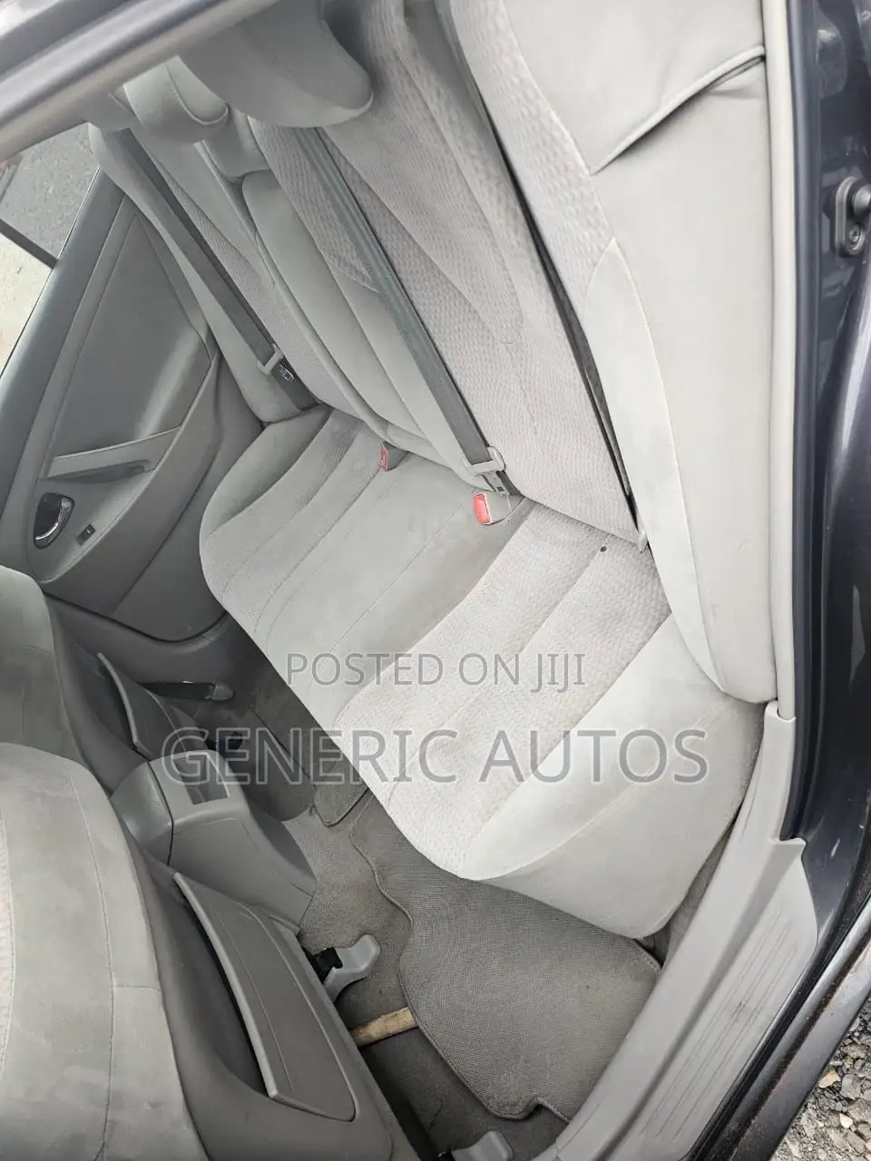 Toyota Camry LE 4dr Sedan (2.5L 4cyl 6AM) 2010 Gray