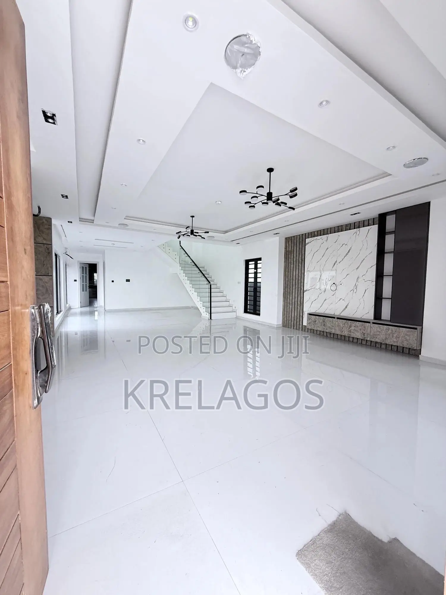 5bdrm Duplex in Royal Gardens, Off Lekki-Epe Expressway for sale