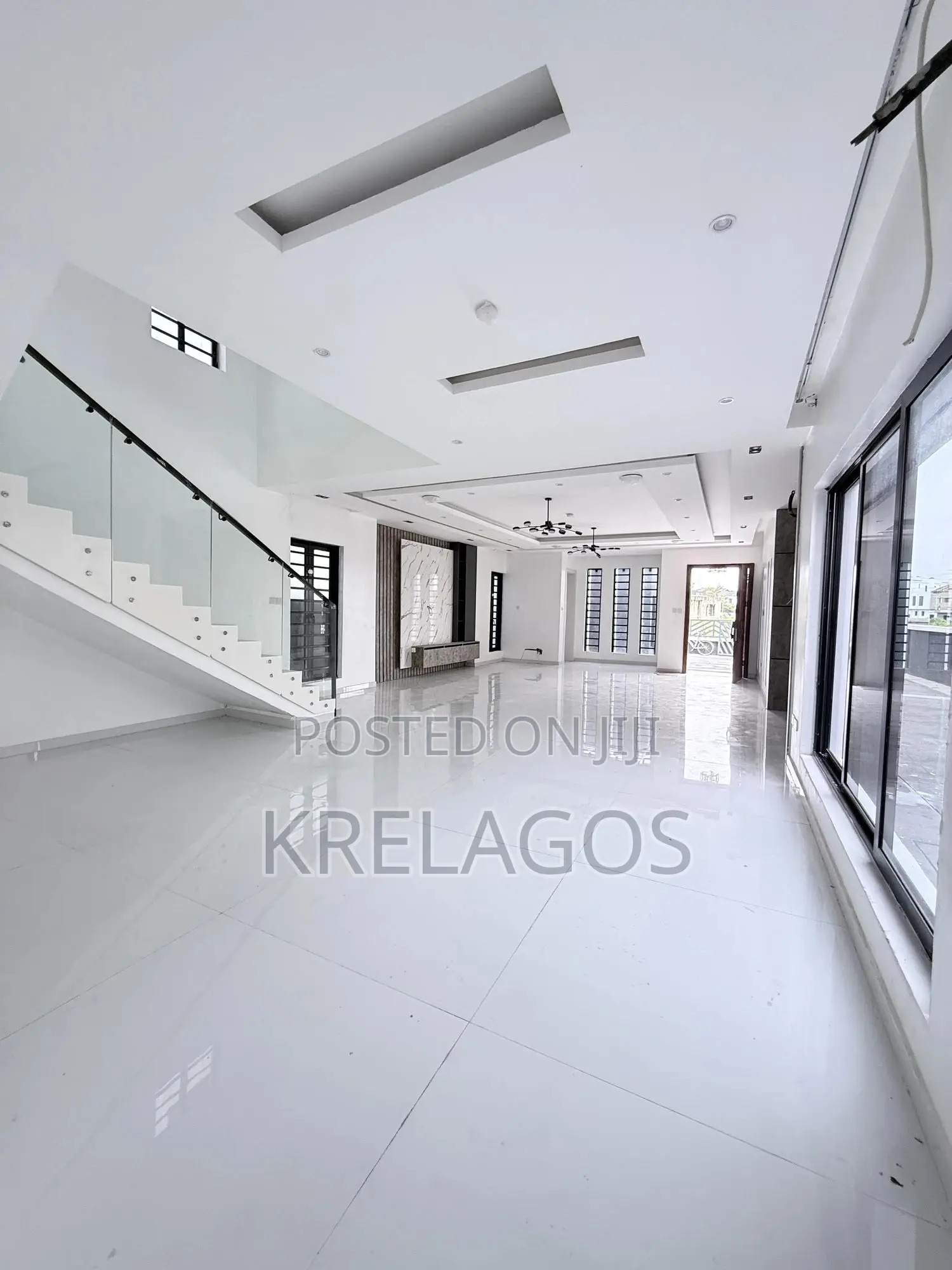5bdrm Duplex in Royal Gardens, Off Lekki-Epe Expressway for sale