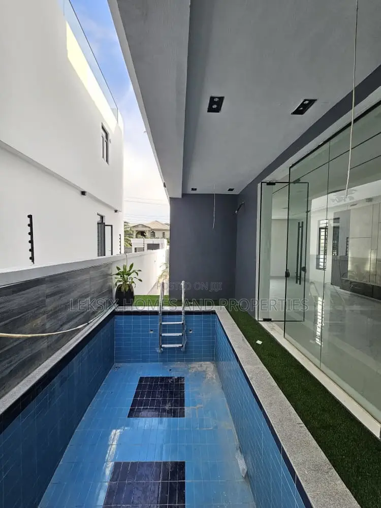 5bdrm Duplex in A Well Serene And, Lekki Phase 1 for sale