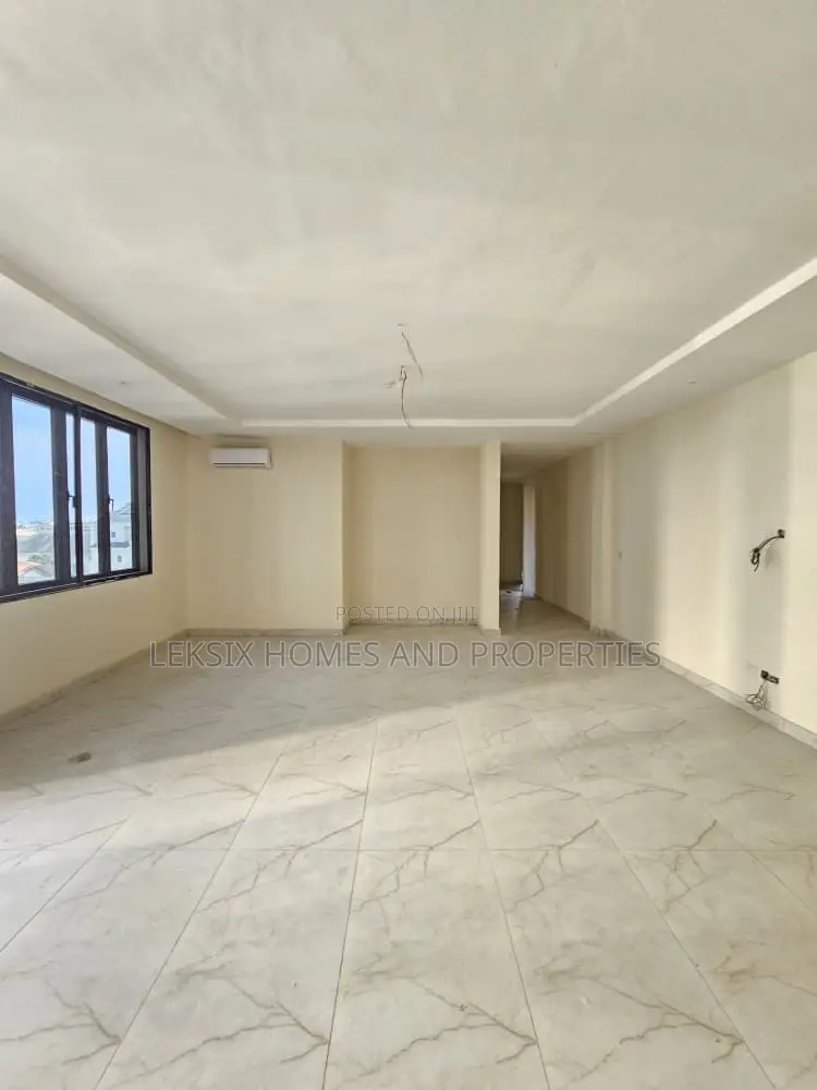3bdrm Apartment in A Well Serene And, Lekki Phase 1 for sale