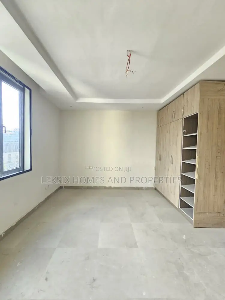 3bdrm Apartment in A Well Serene And, Lekki Phase 1 for sale
